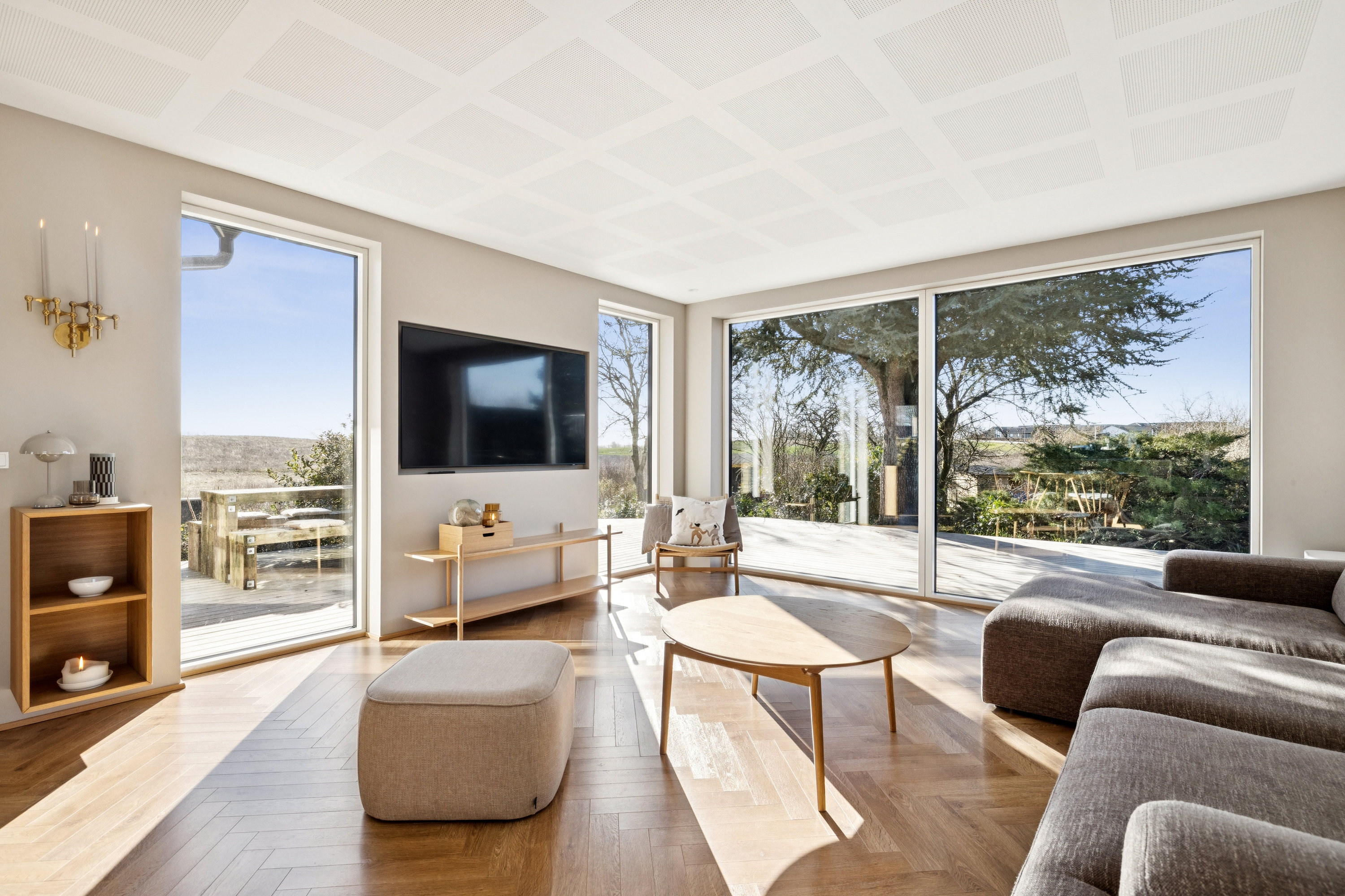 Fremhævet stue billede i fuldskærmstilstand. Billede af Skoletoften 28, Virring, 8660 Skanderborg