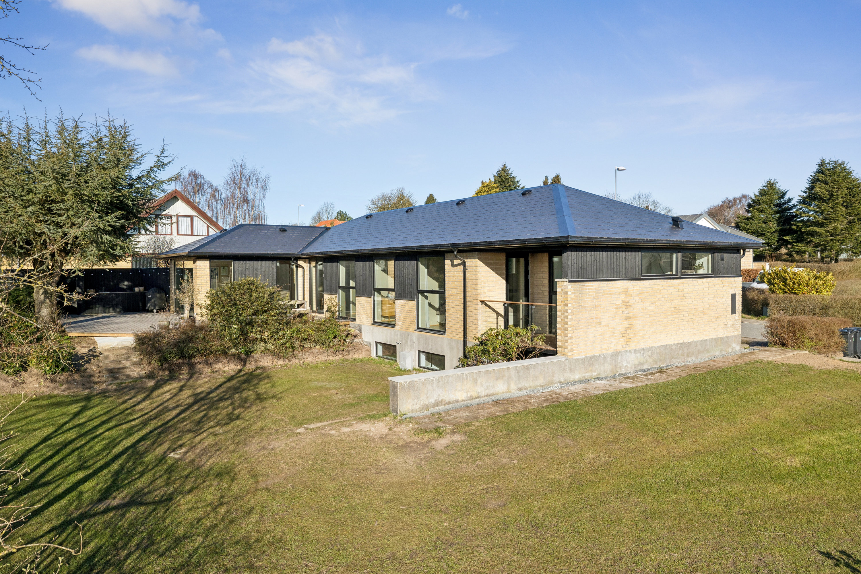 Fremhævet ejendommen billede i fuldskærmstilstand. Billede af Skoletoften 28, Virring, 8660 Skanderborg