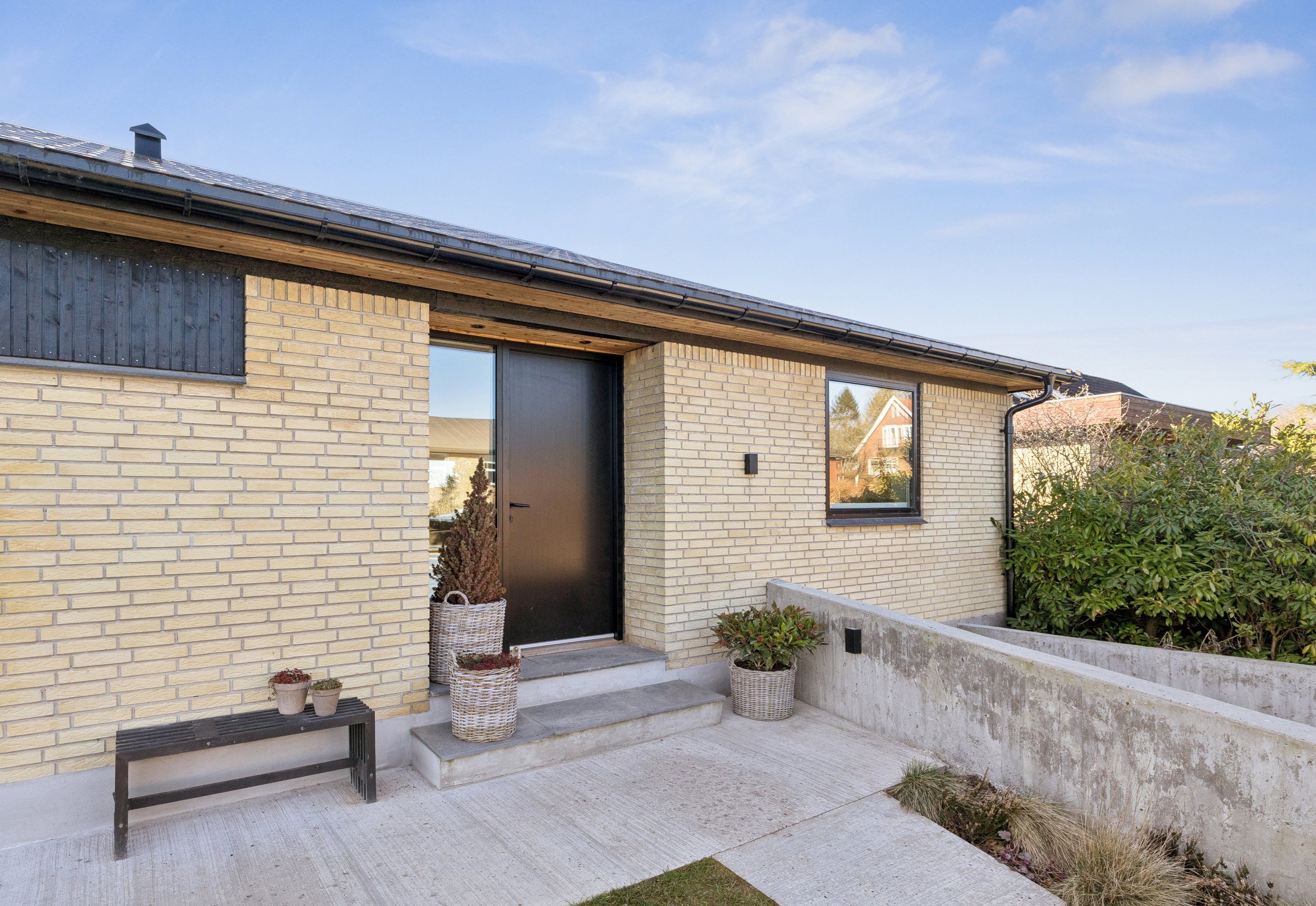 Fremhævet indgang billede i fuldskærmstilstand. Billede af Skoletoften 28, Virring, 8660 Skanderborg