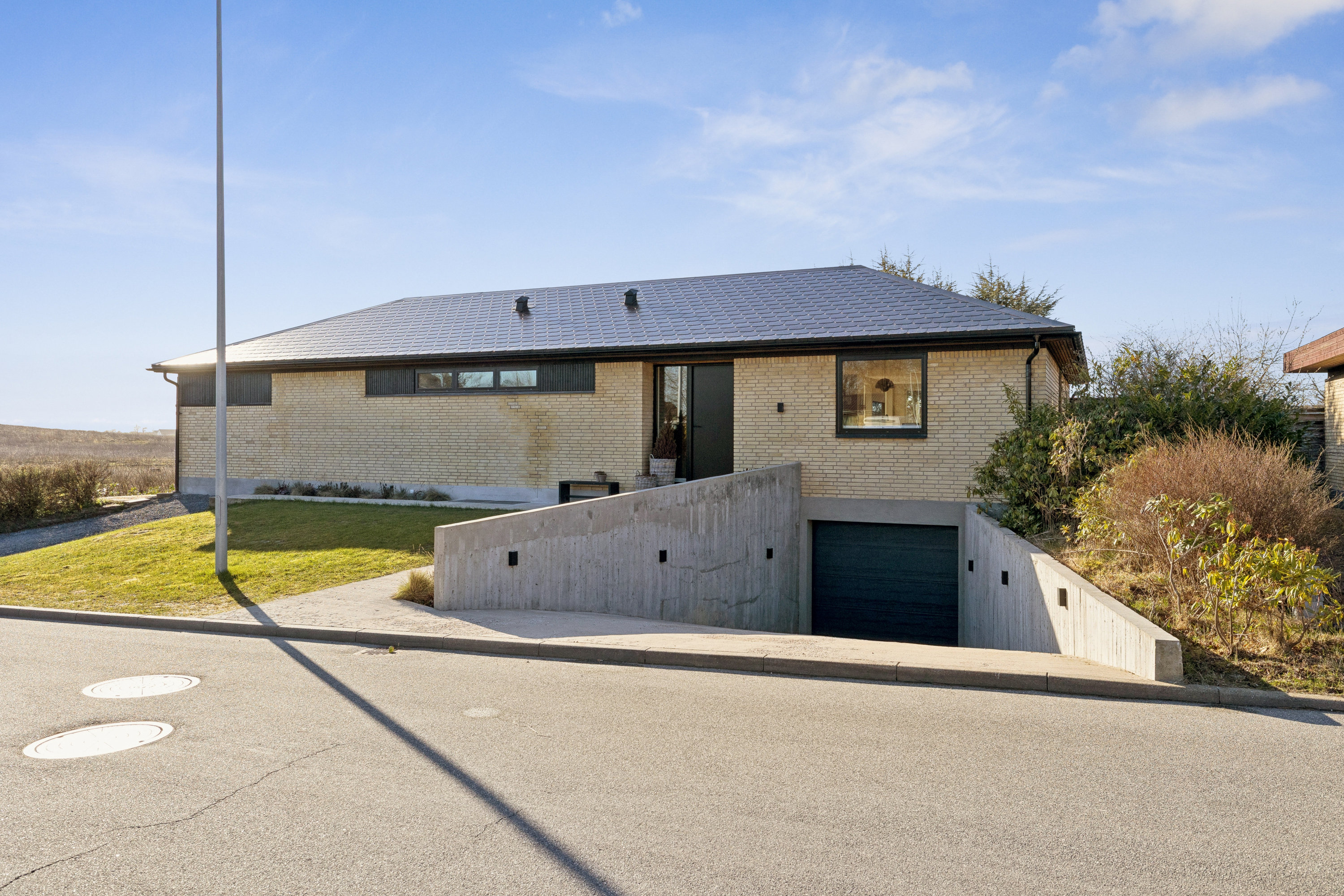 Fremhævet ejendommen billede i fuldskærmstilstand. Billede af Skoletoften 28, Virring, 8660 Skanderborg