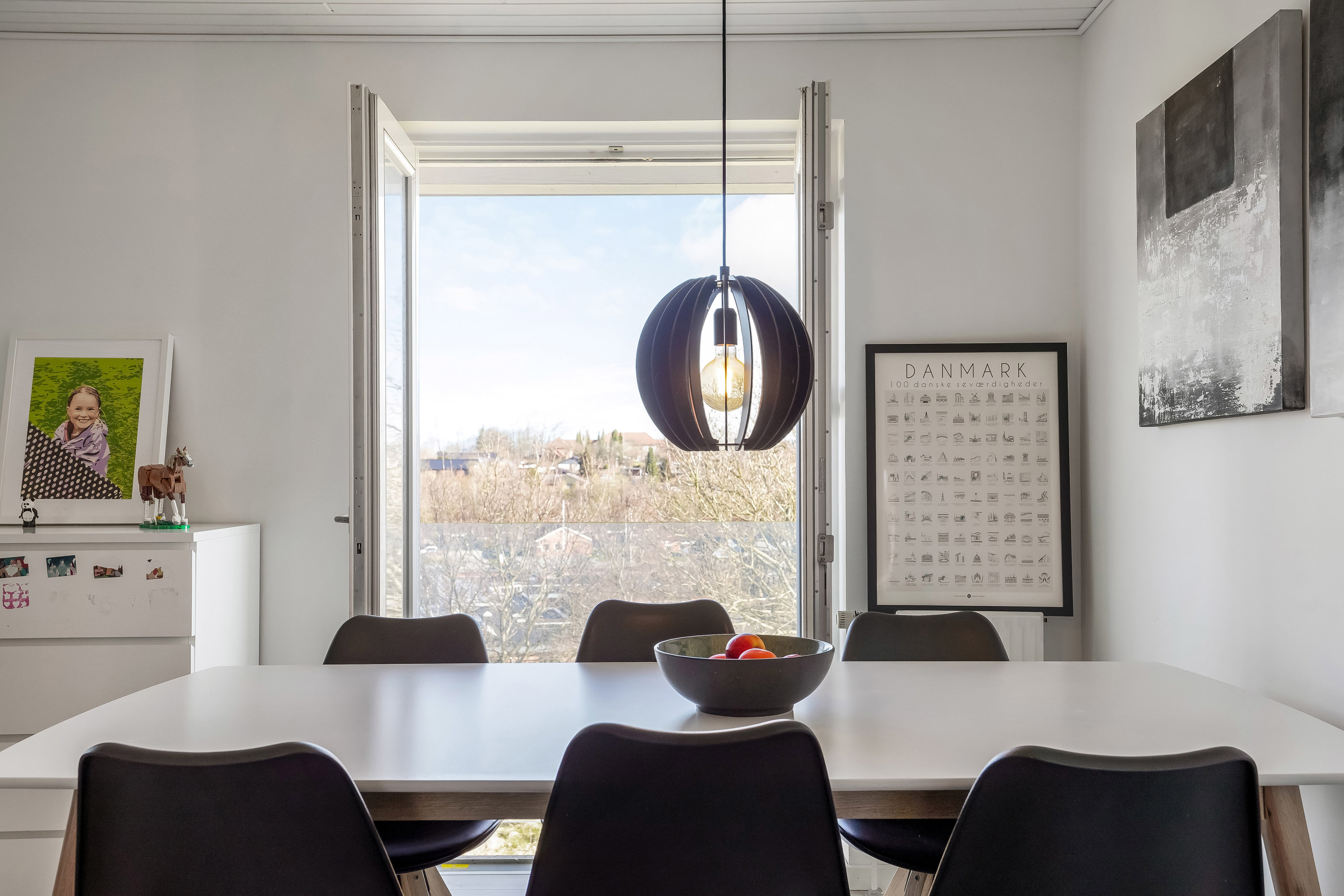 Fremhævet stue billede i fuldskærmstilstand. Billede af Bakkelyparken 68, 7100 Vejle