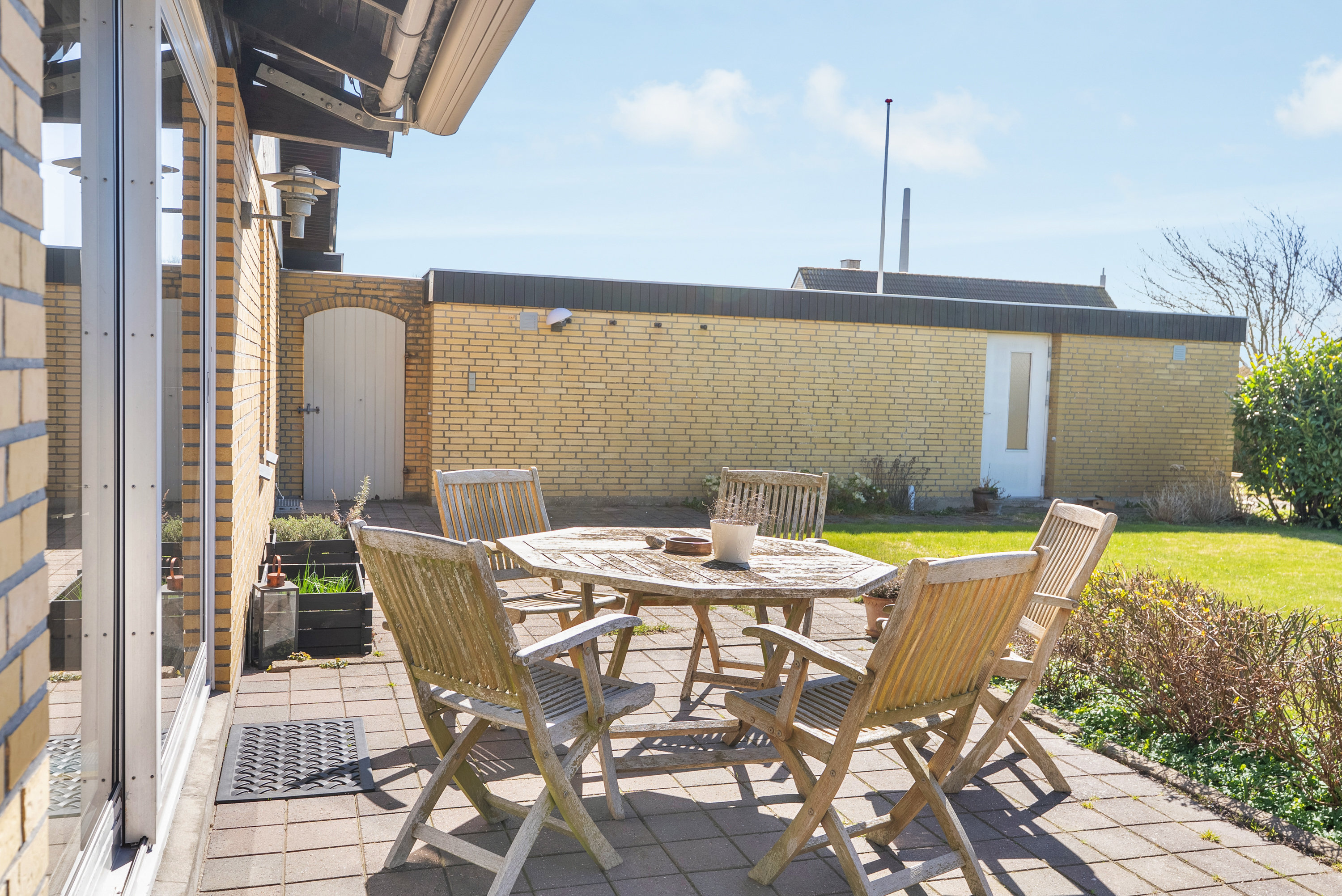 Fremhævet terrasse billede i fuldskærmstilstand. Billede af Mirabellevænget 8, Stige, 5270 Odense N