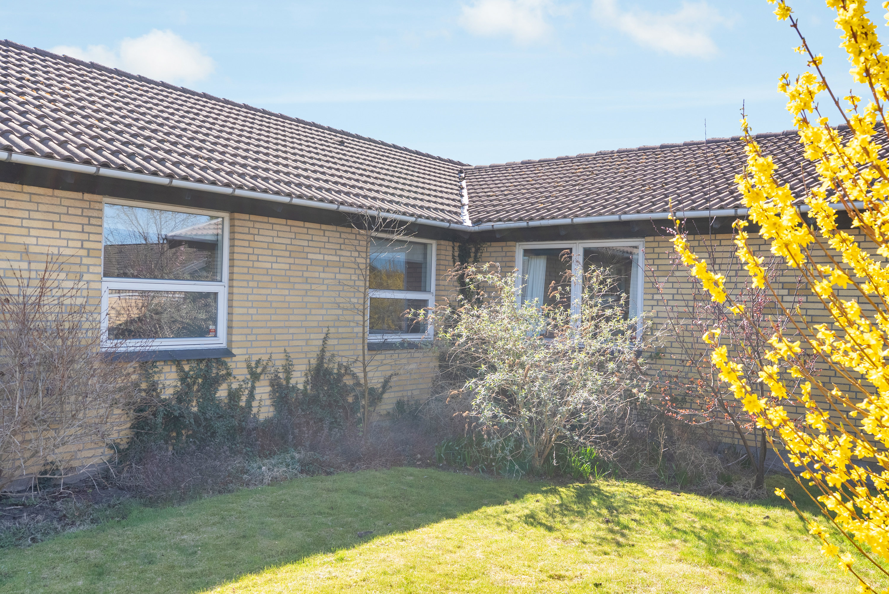 Fremhævet facade billede i fuldskærmstilstand. Billede af Mirabellevænget 8, Stige, 5270 Odense N