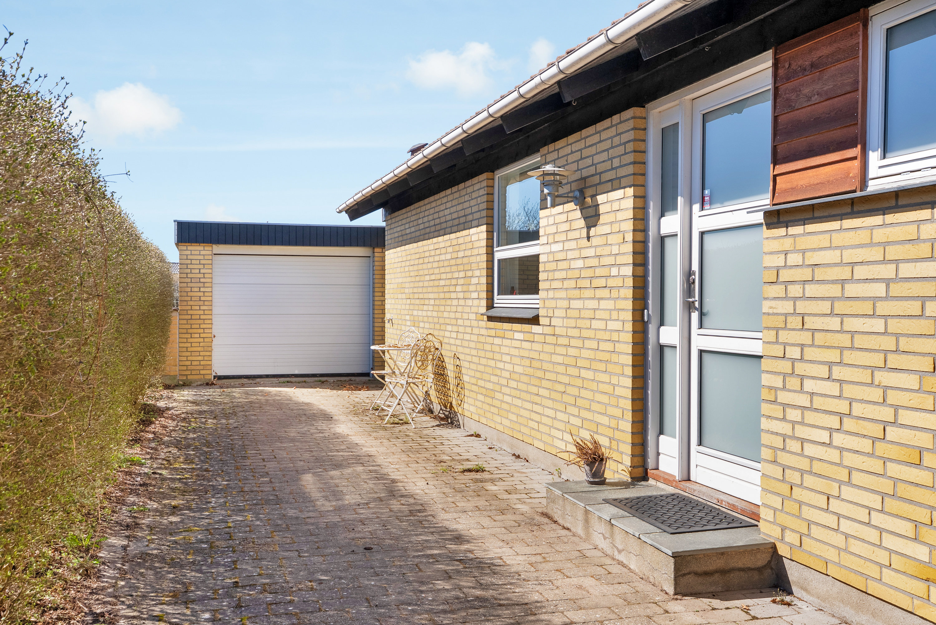 Fremhævet indkørsel billede i fuldskærmstilstand. Billede af Mirabellevænget 8, Stige, 5270 Odense N