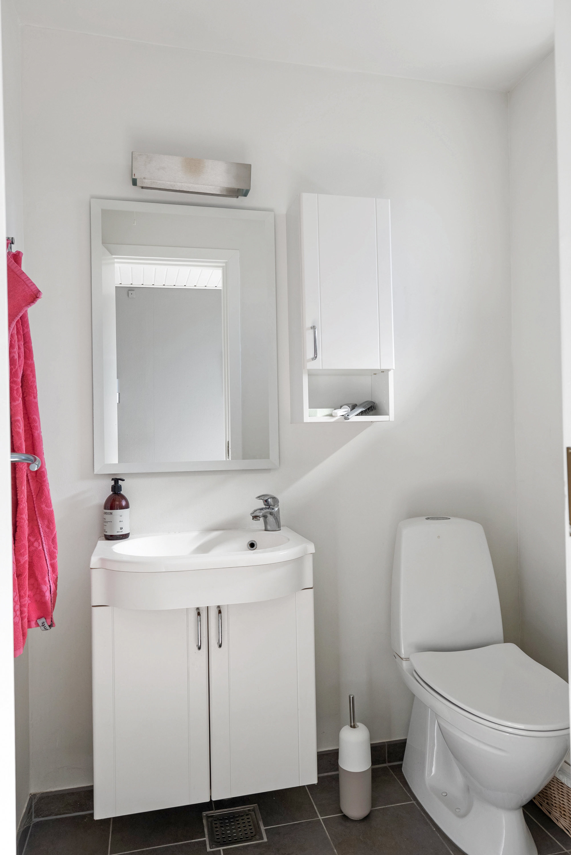 Fremhævet toilet billede i fuldskærmstilstand. Billede af Mirabellevænget 8, Stige, 5270 Odense N