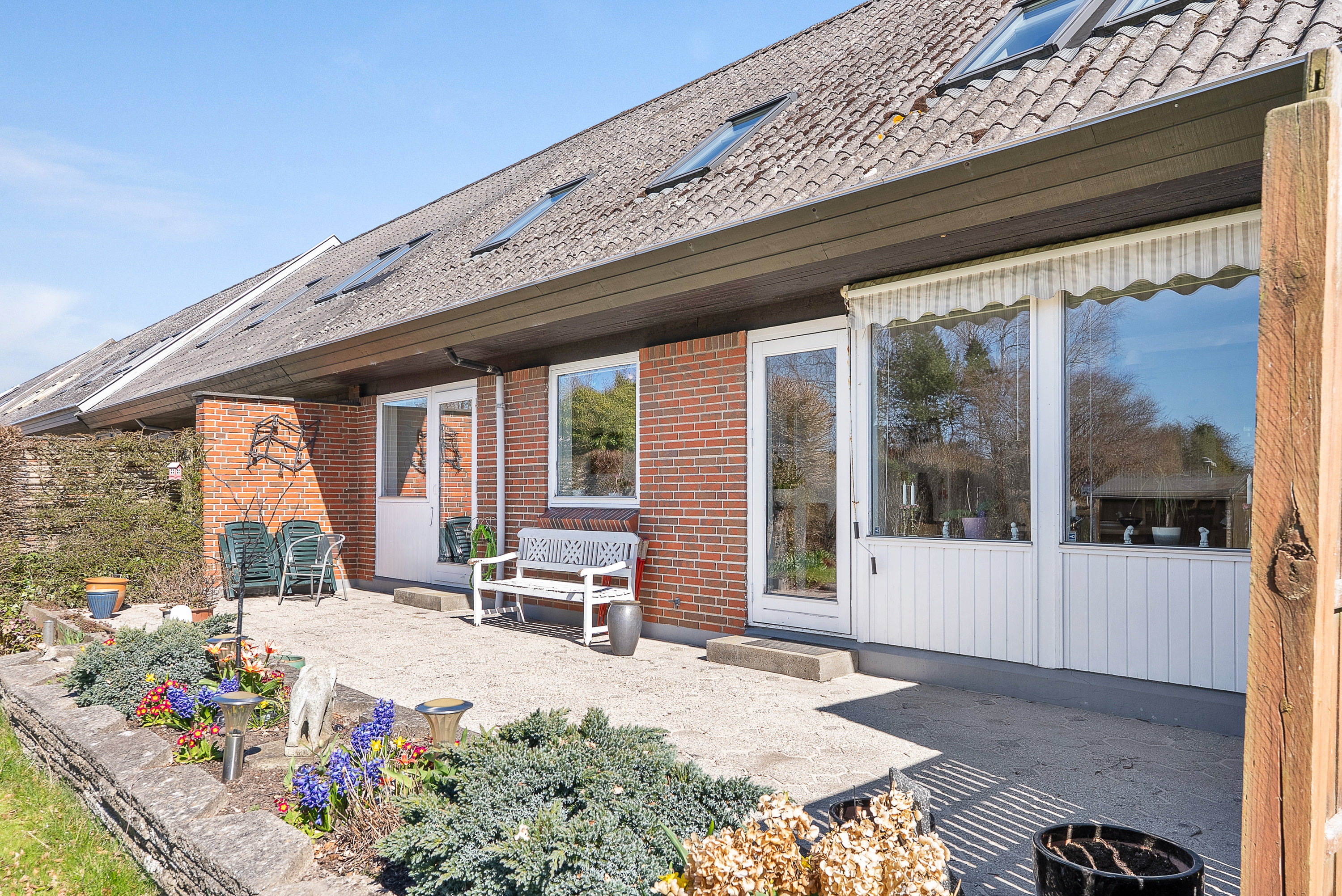 Fremhævet facade billede i fuldskærmstilstand. Billede af Anderupvænget 25, Anderup, 5270 Odense N