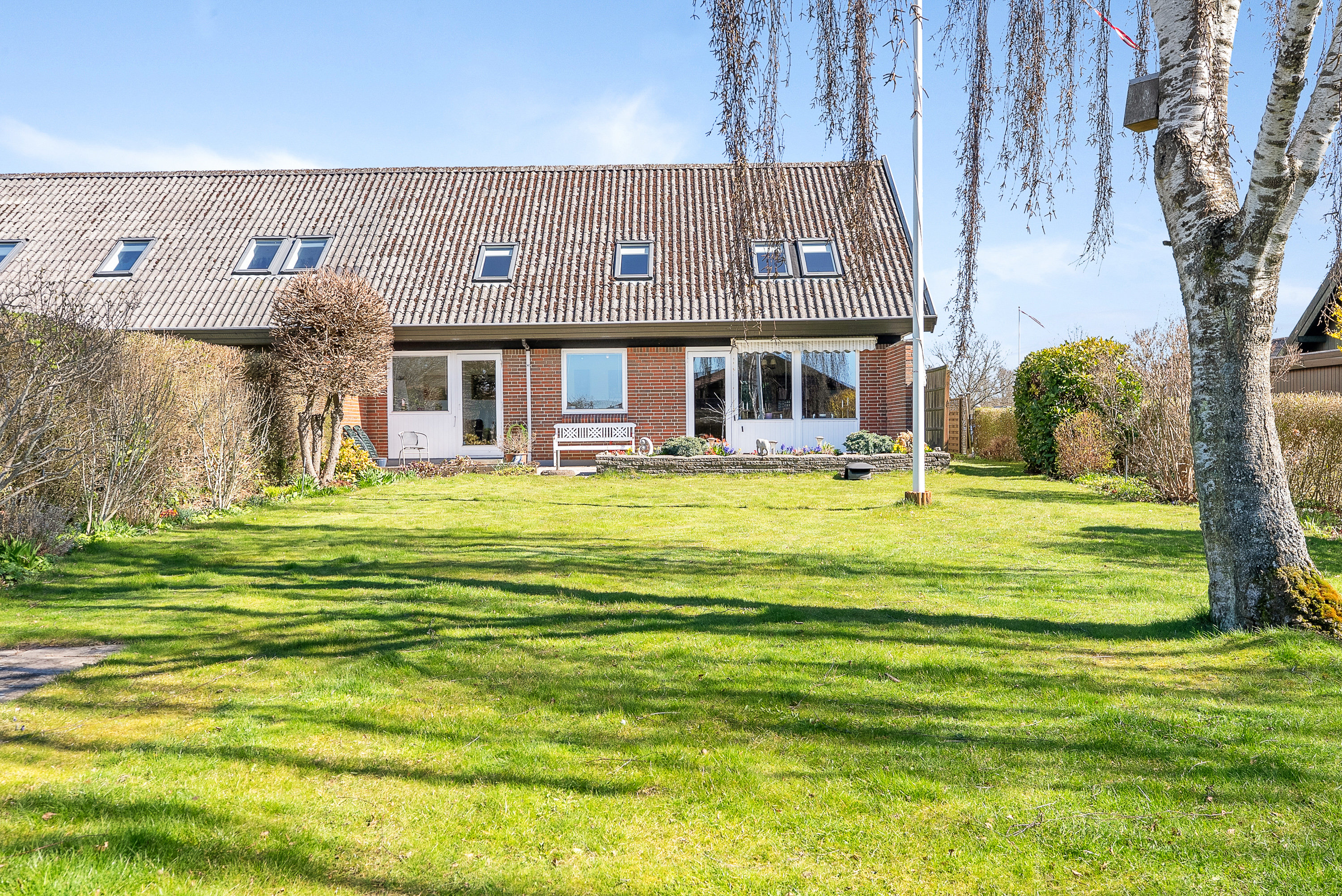 Fremhævet facade billede i fuldskærmstilstand. Billede af Anderupvænget 25, Anderup, 5270 Odense N