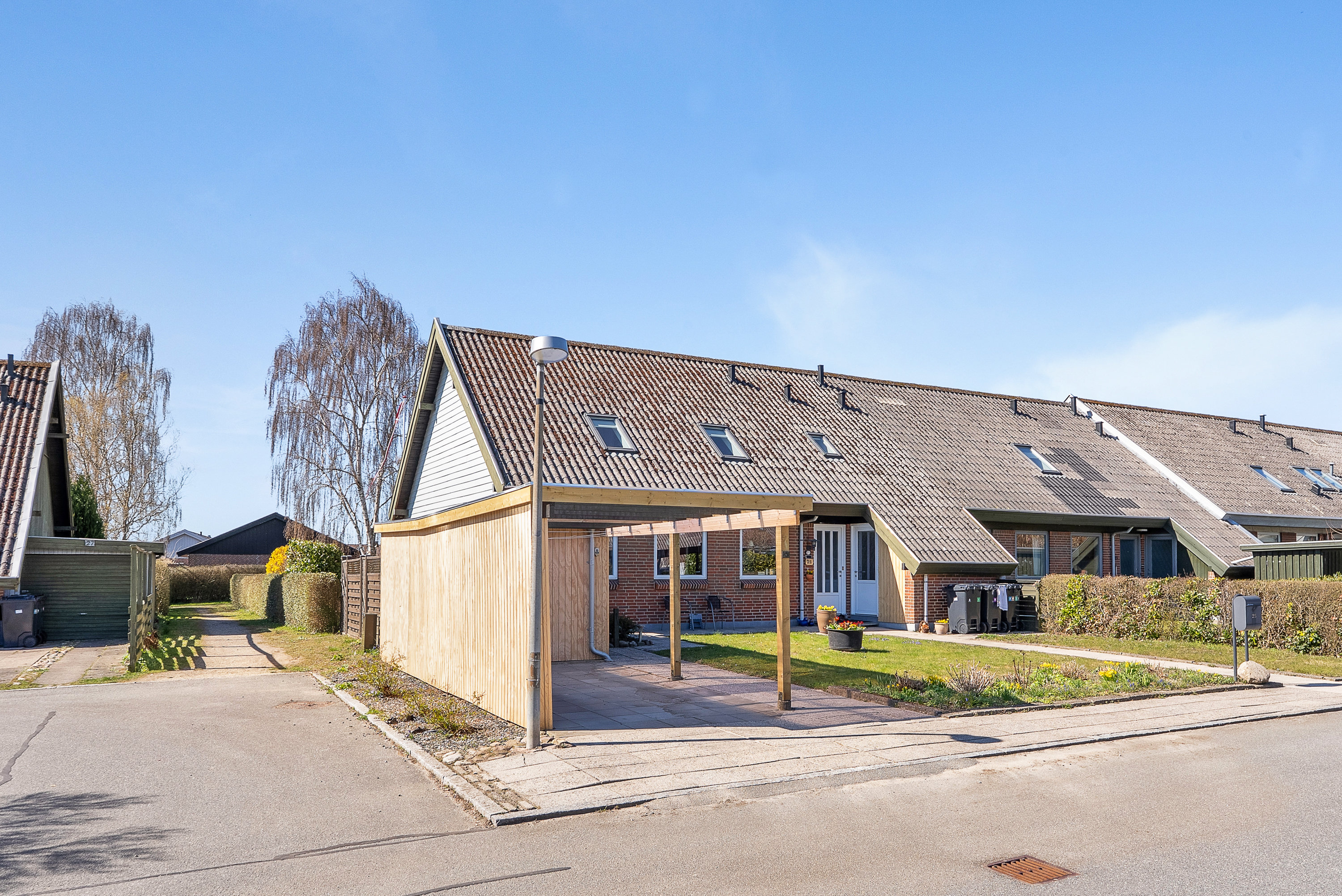 Fremhævet facade billede i fuldskærmstilstand. Billede af Anderupvænget 25, Anderup, 5270 Odense N