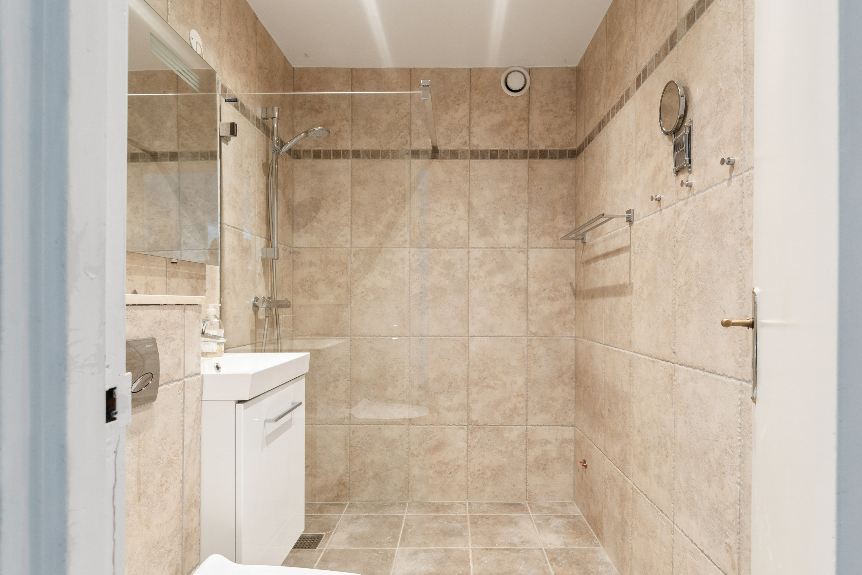 Fremhævet badeværelse billede i fuldskærmstilstand. Billede af Rugmarken 21, 1. tv., Mørdrup, 3060 Espergærde