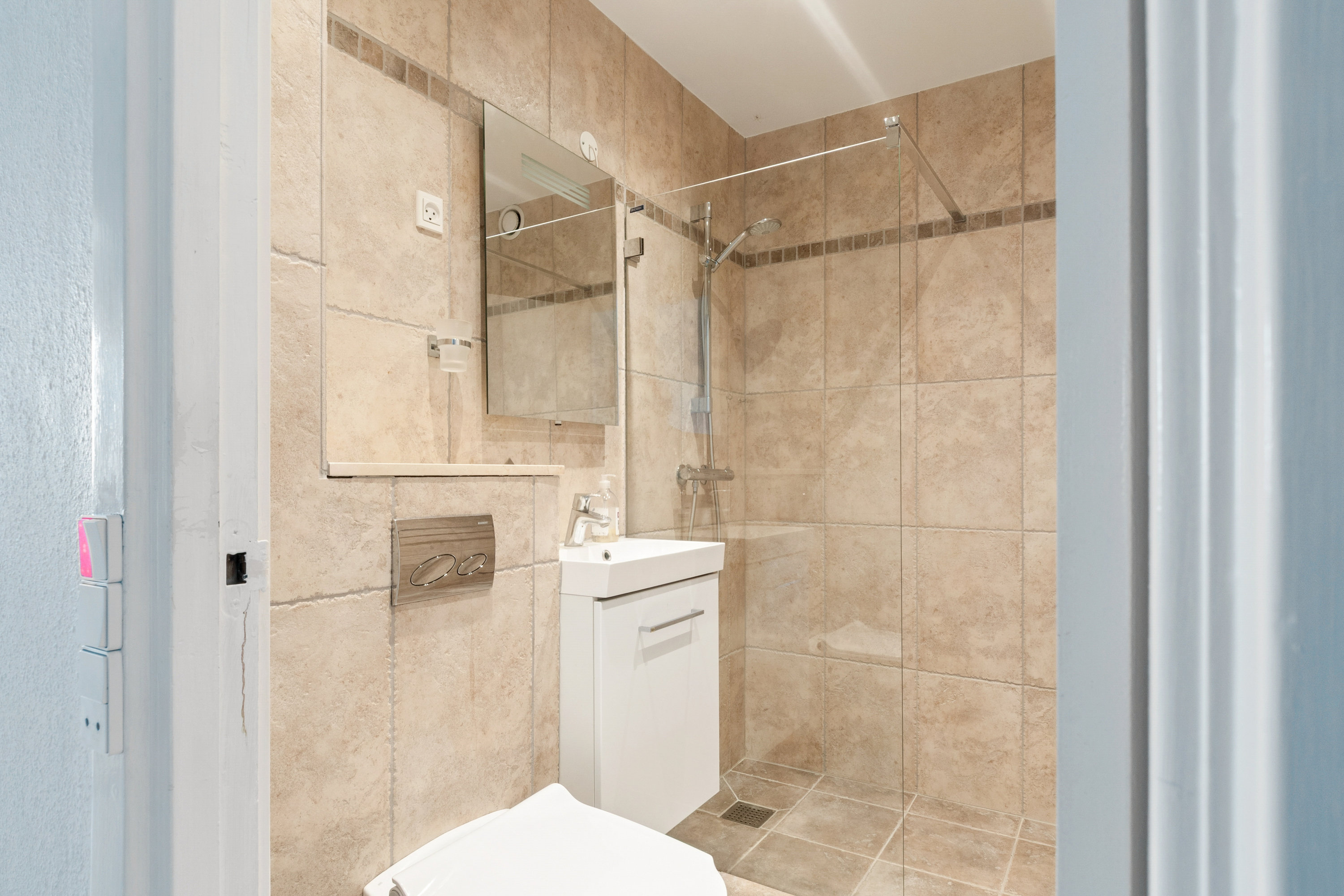 Fremhævet badeværelse billede i fuldskærmstilstand. Billede af Rugmarken 21, 1. tv., Mørdrup, 3060 Espergærde