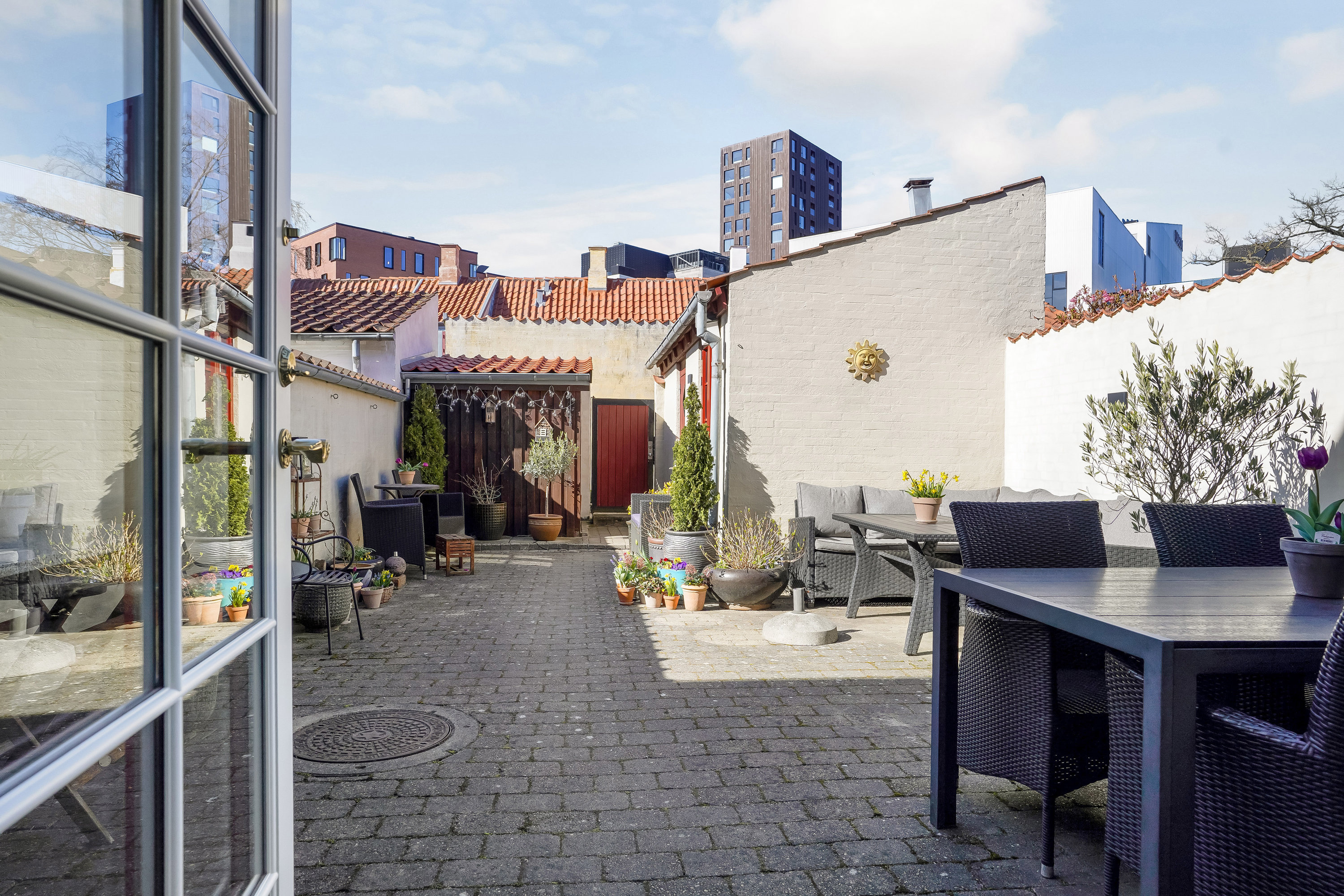 Fremhævet terrasse billede i fuldskærmstilstand. Billede af Ramsherred 20, 5000 Odense C