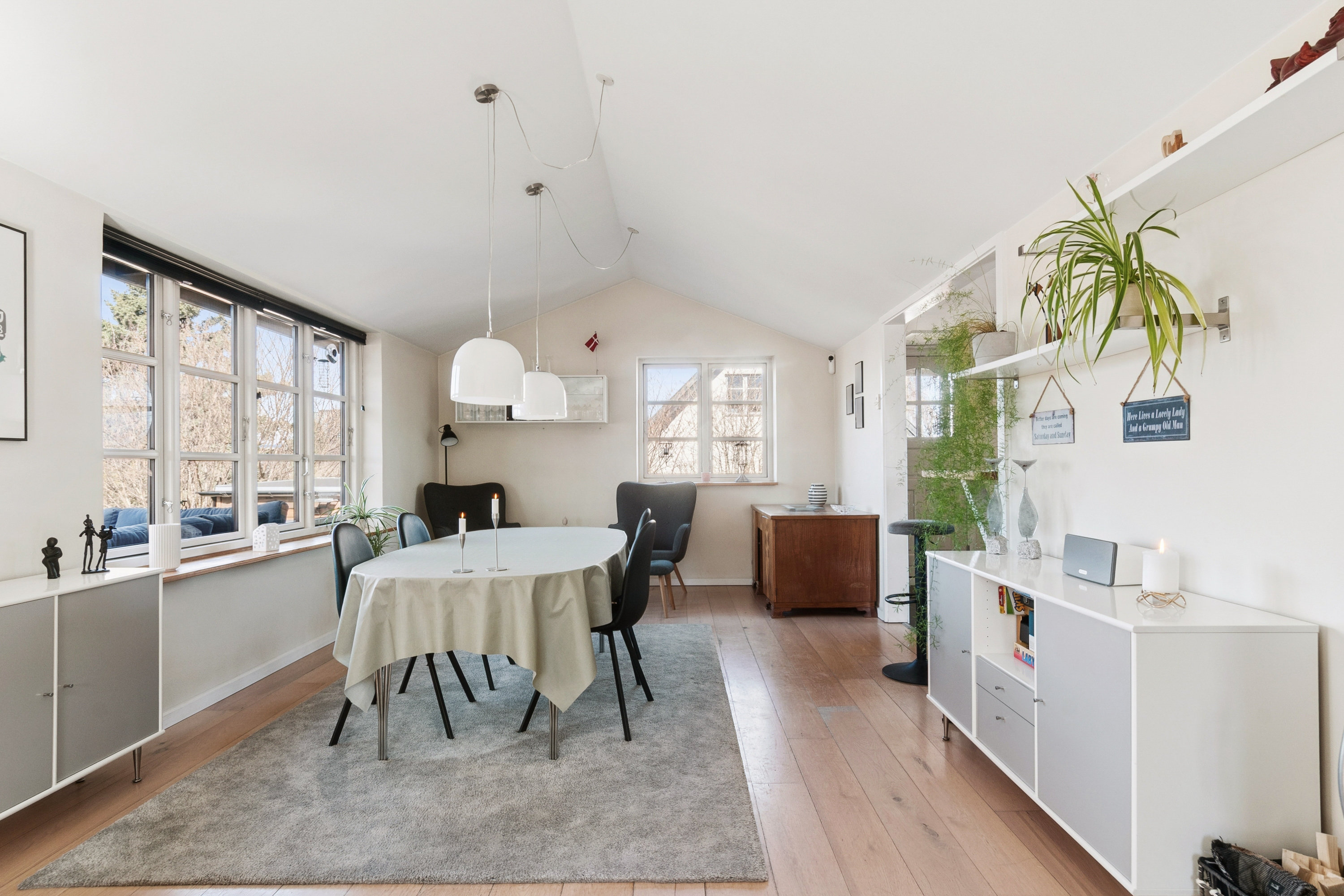 Fremhævet stue billede i fuldskærmstilstand. Billede af Talosvej 14, 2770 Kastrup