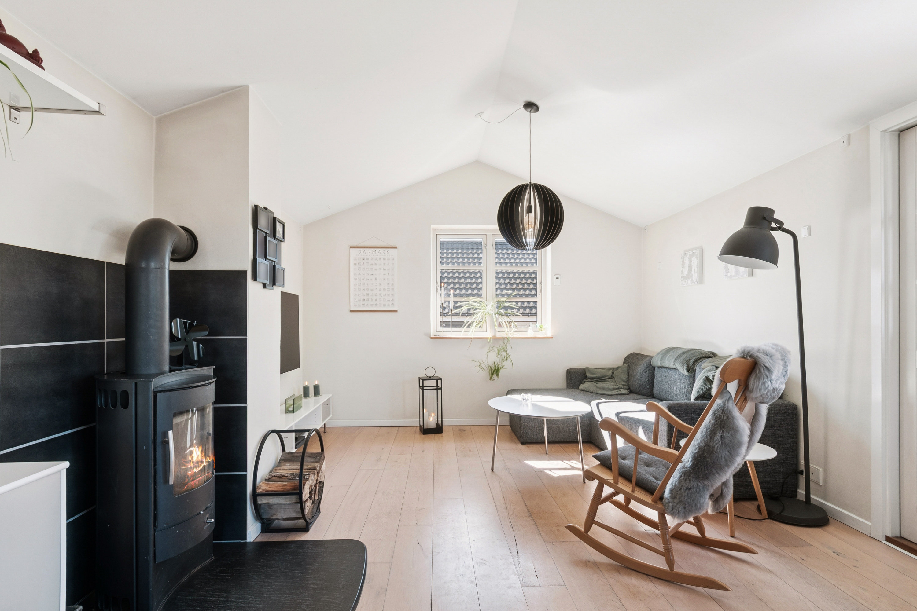 Fremhævet stue billede i fuldskærmstilstand. Billede af Talosvej 14, 2770 Kastrup