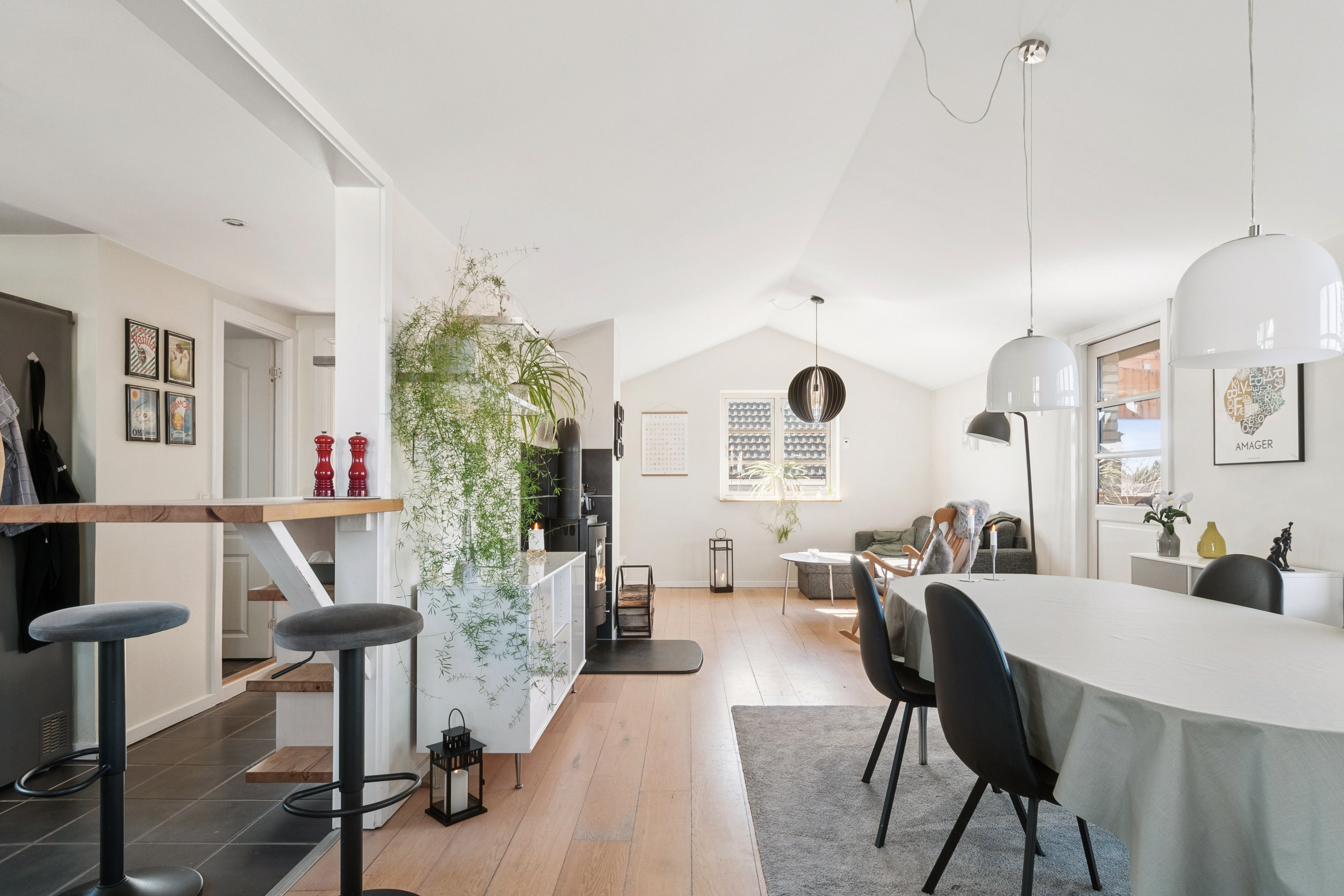 Fremhævet stue billede i fuldskærmstilstand. Billede af Talosvej 14, 2770 Kastrup