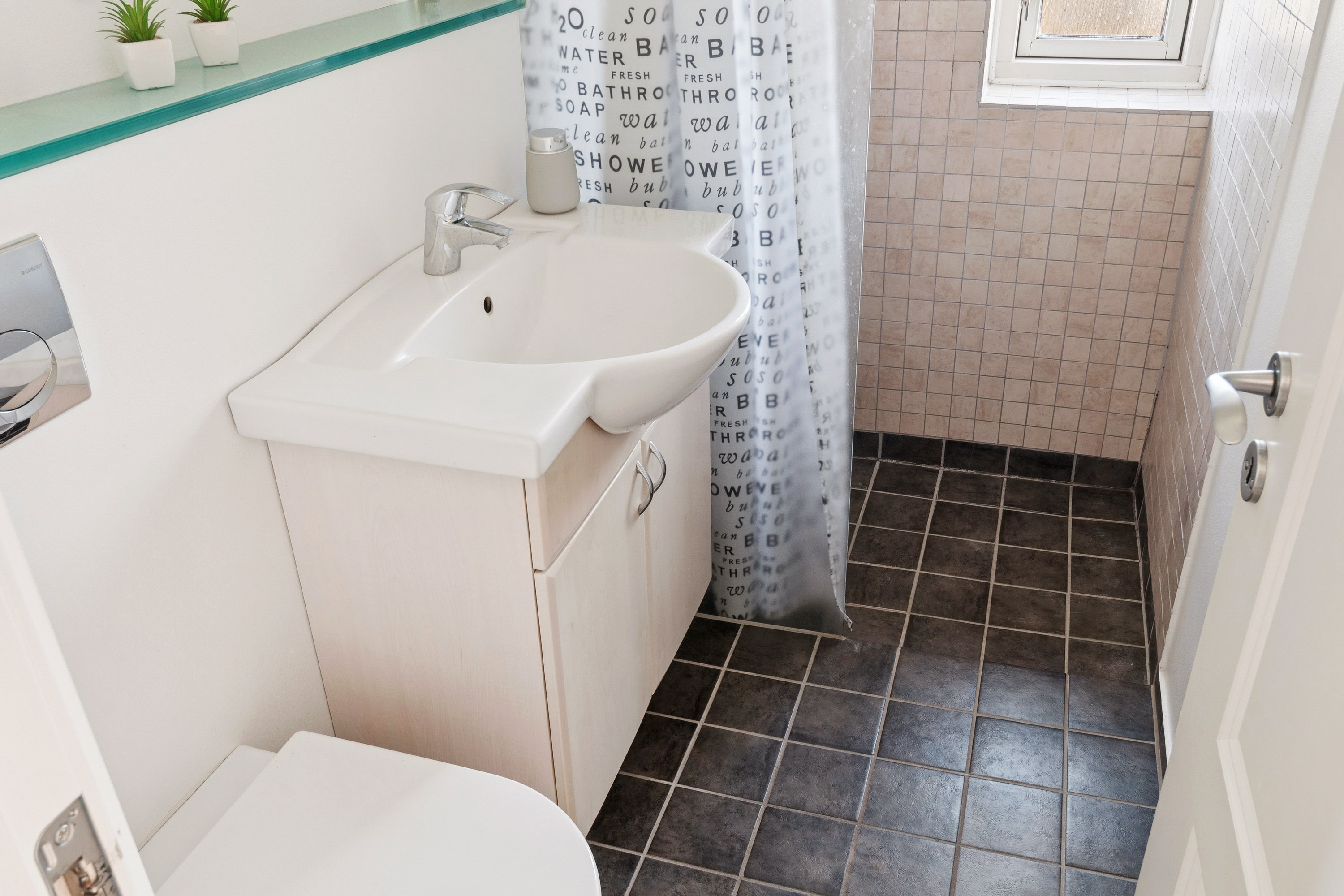 Fremhævet badeværelse billede i fuldskærmstilstand. Billede af Talosvej 14, 2770 Kastrup