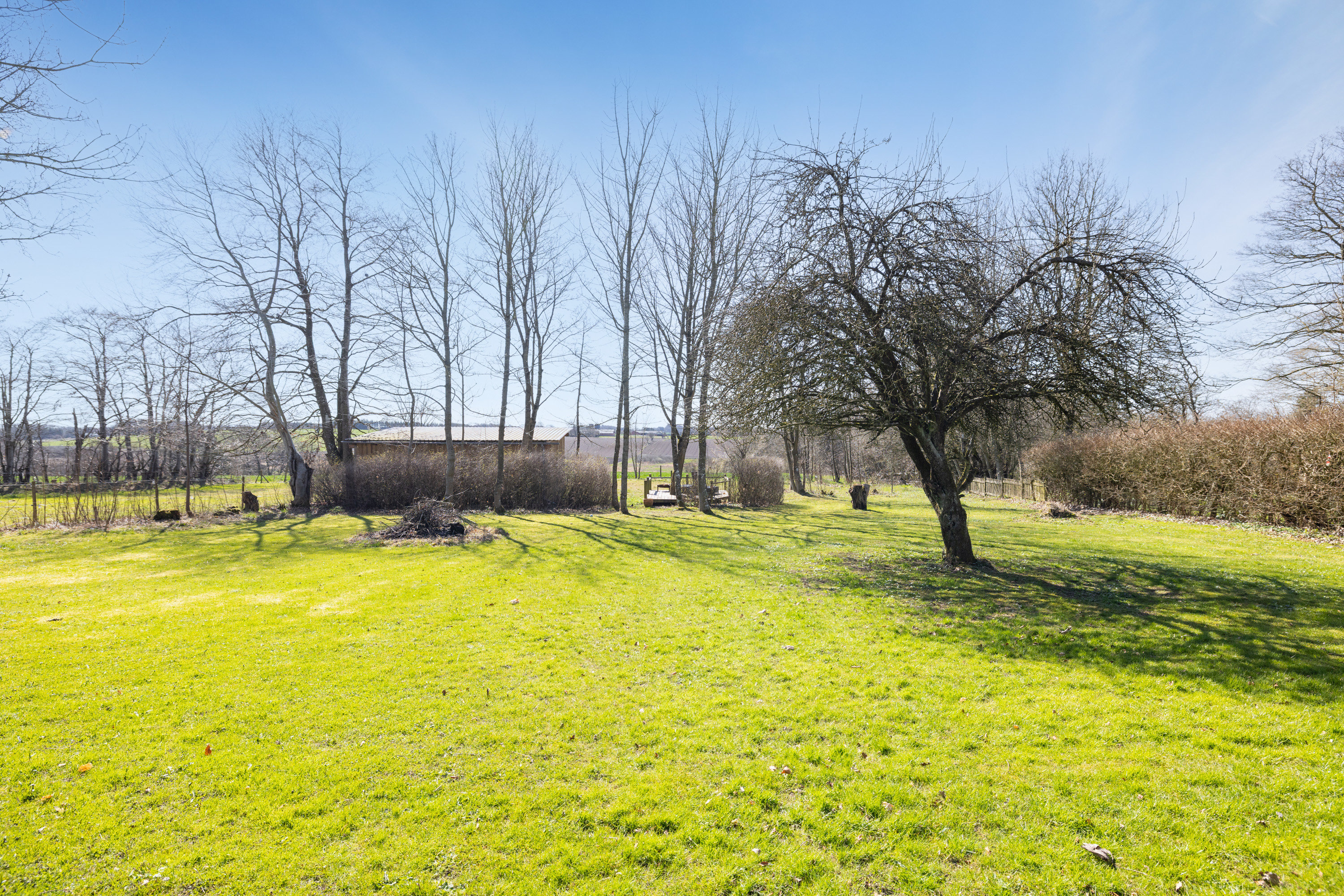 Fremhævet udendørs billede i fuldskærmstilstand. Billede af Balskildevej 10, Ballen, 8355 Solbjerg