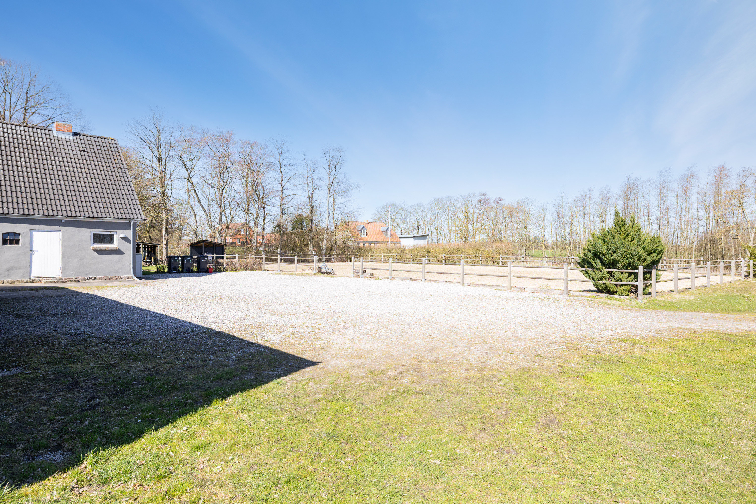 Fremhævet udendørs billede i fuldskærmstilstand. Billede af Balskildevej 10, Ballen, 8355 Solbjerg