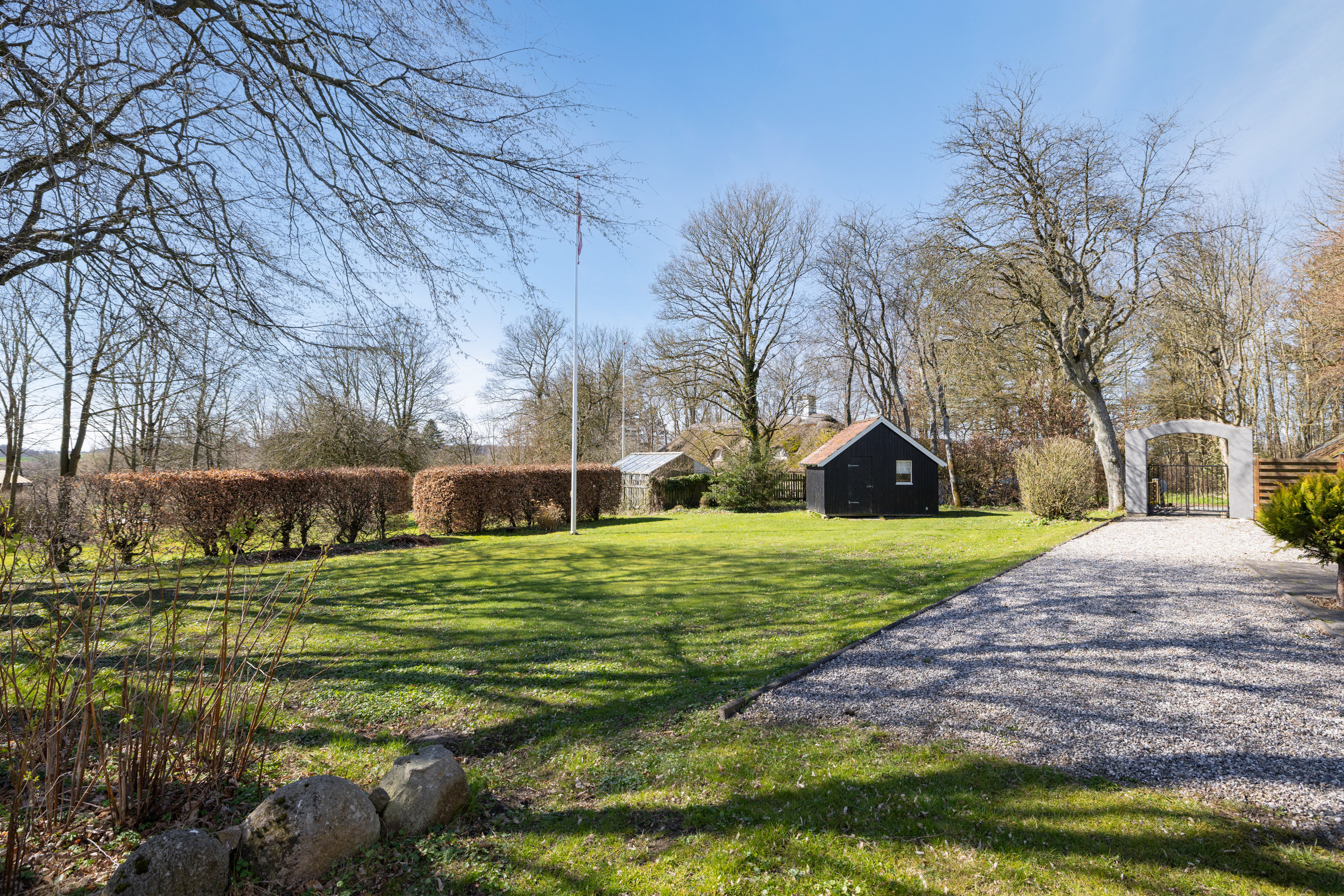 Fremhævet udendørs billede i fuldskærmstilstand. Billede af Balskildevej 10, Ballen, 8355 Solbjerg