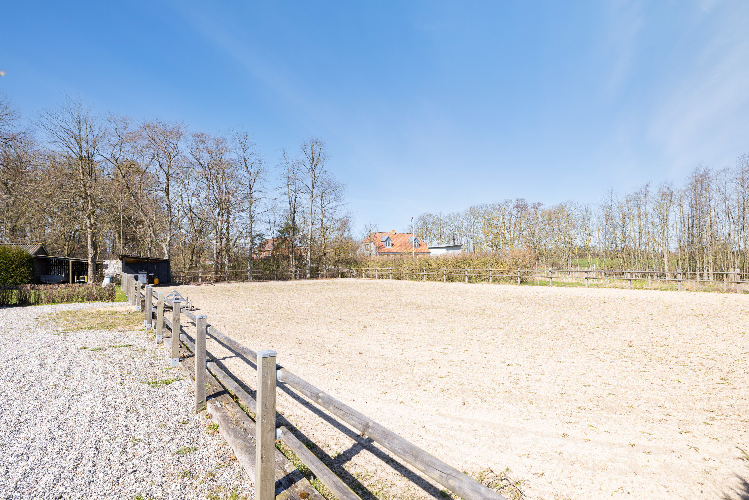 Fremhævet ridebane billede i fuldskærmstilstand. Billede af Balskildevej 10, Ballen, 8355 Solbjerg