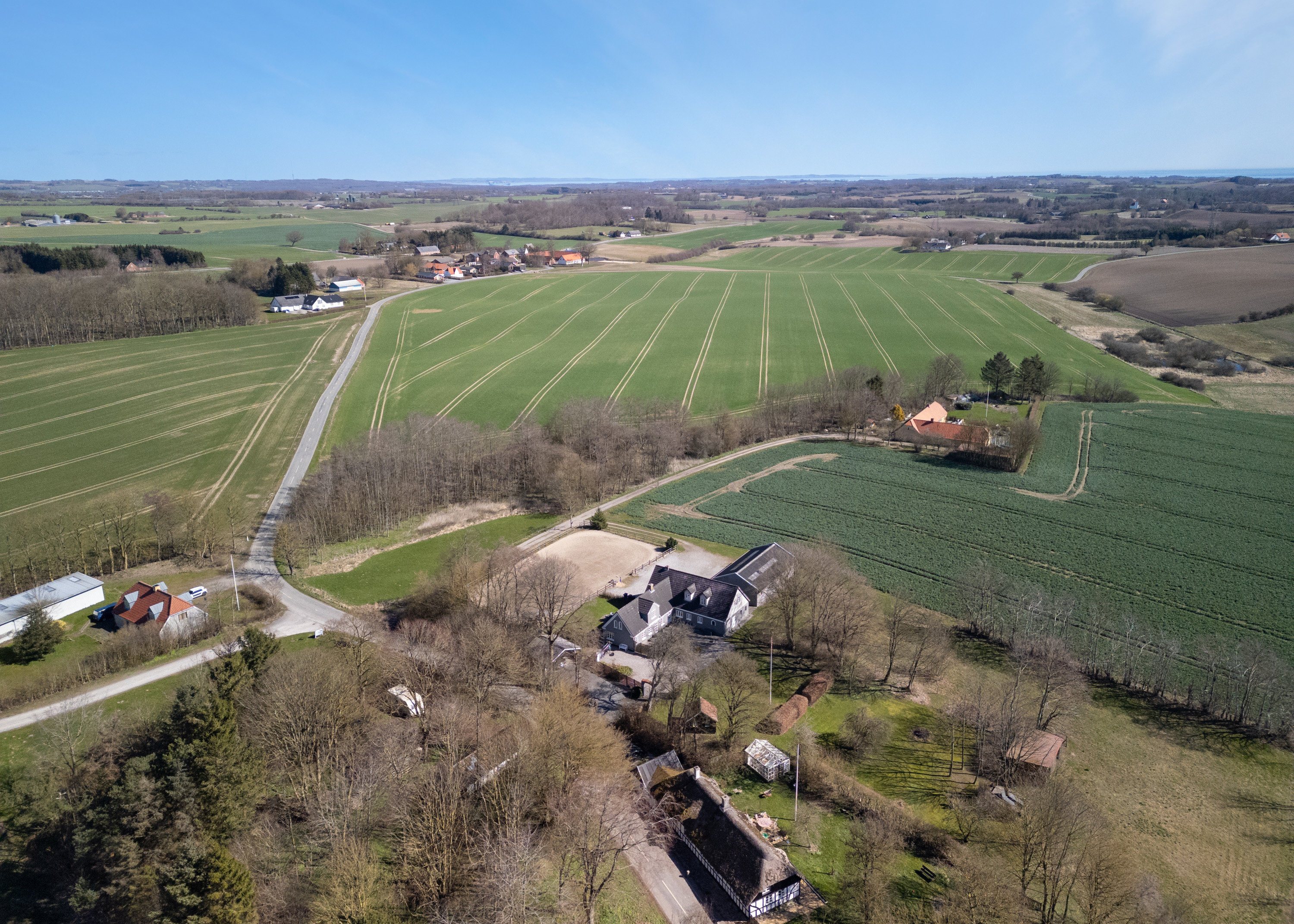 Fremhævet luftfoto billede i fuldskærmstilstand. Billede af Balskildevej 10, Ballen, 8355 Solbjerg