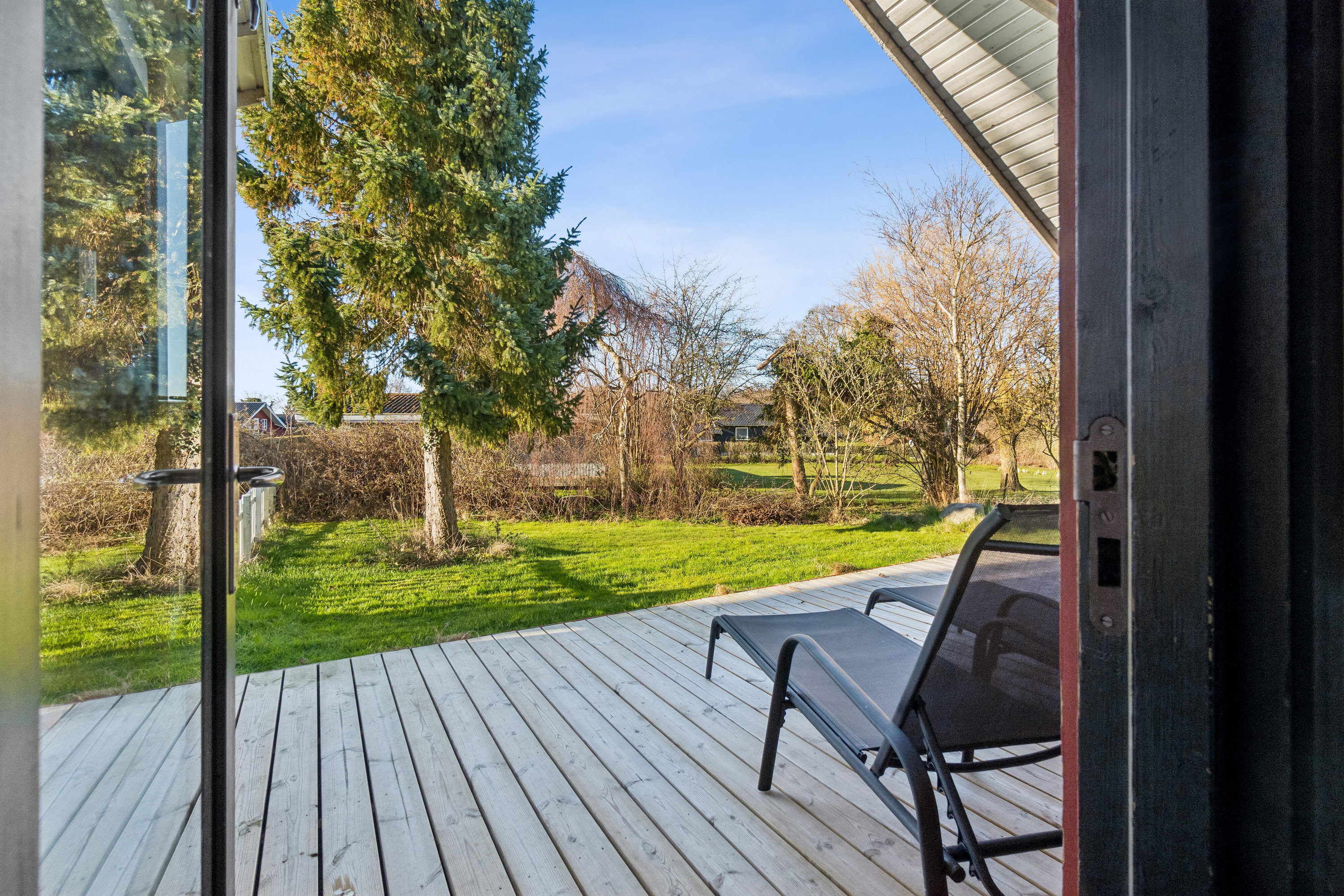 Fremhævet set fra haven billede i fuldskærmstilstand. Billede af Banken 11, Spodsbj Drej, 5900 Rudkøbing