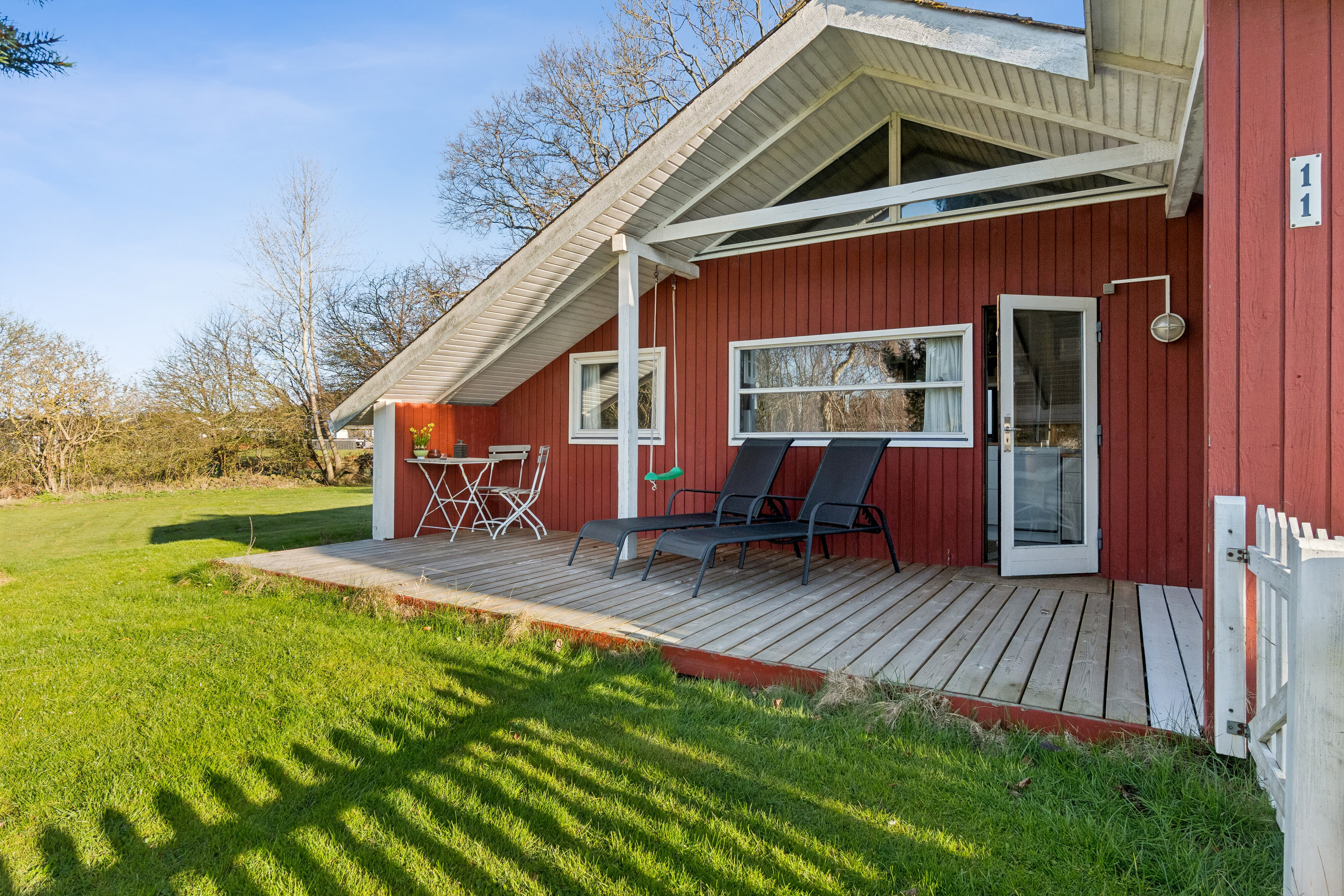 Fremhævet set fra haven billede i fuldskærmstilstand. Billede af Banken 11, Spodsbj Drej, 5900 Rudkøbing