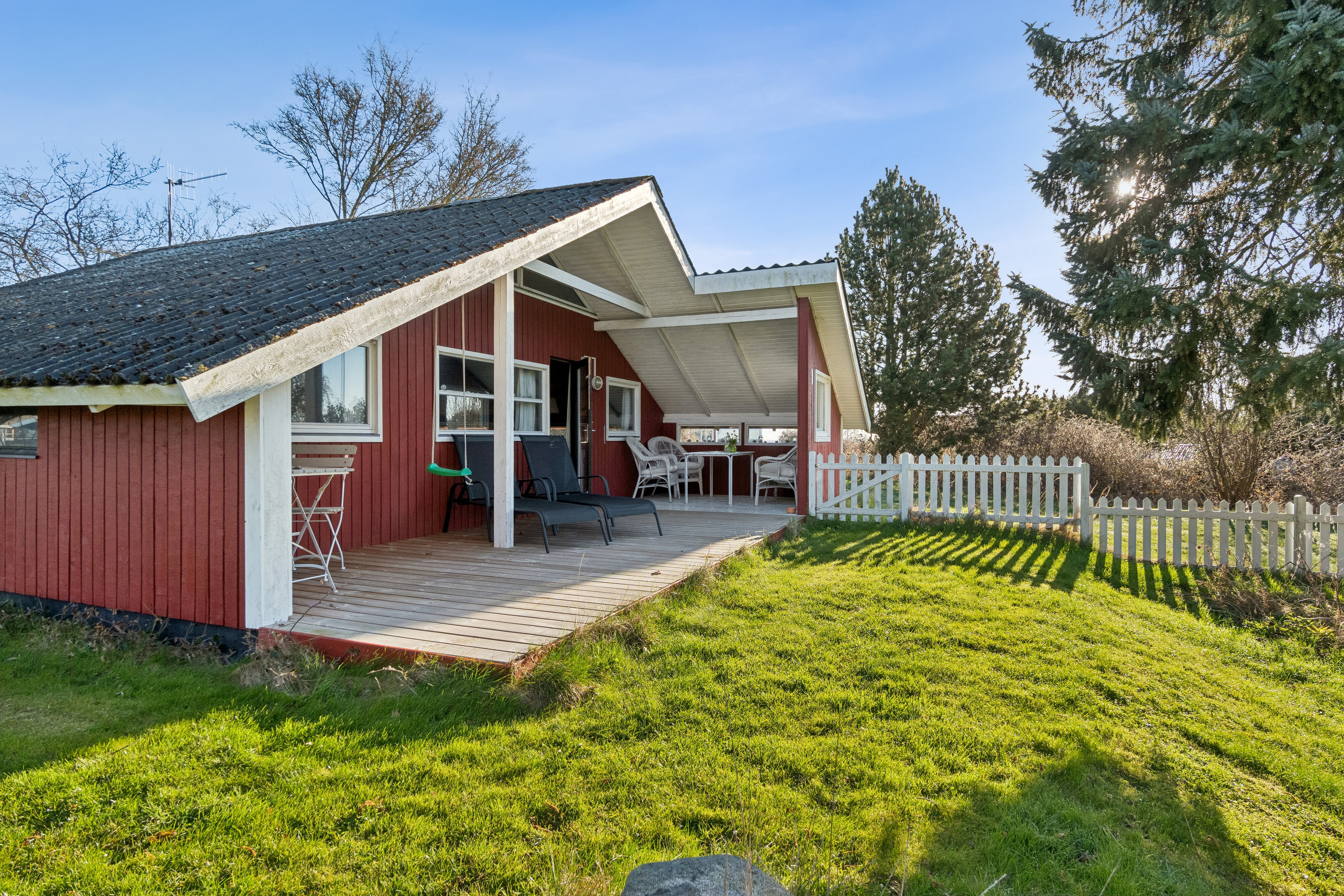 Fremhævet set fra haven billede i fuldskærmstilstand. Billede af Banken 11, Spodsbj Drej, 5900 Rudkøbing