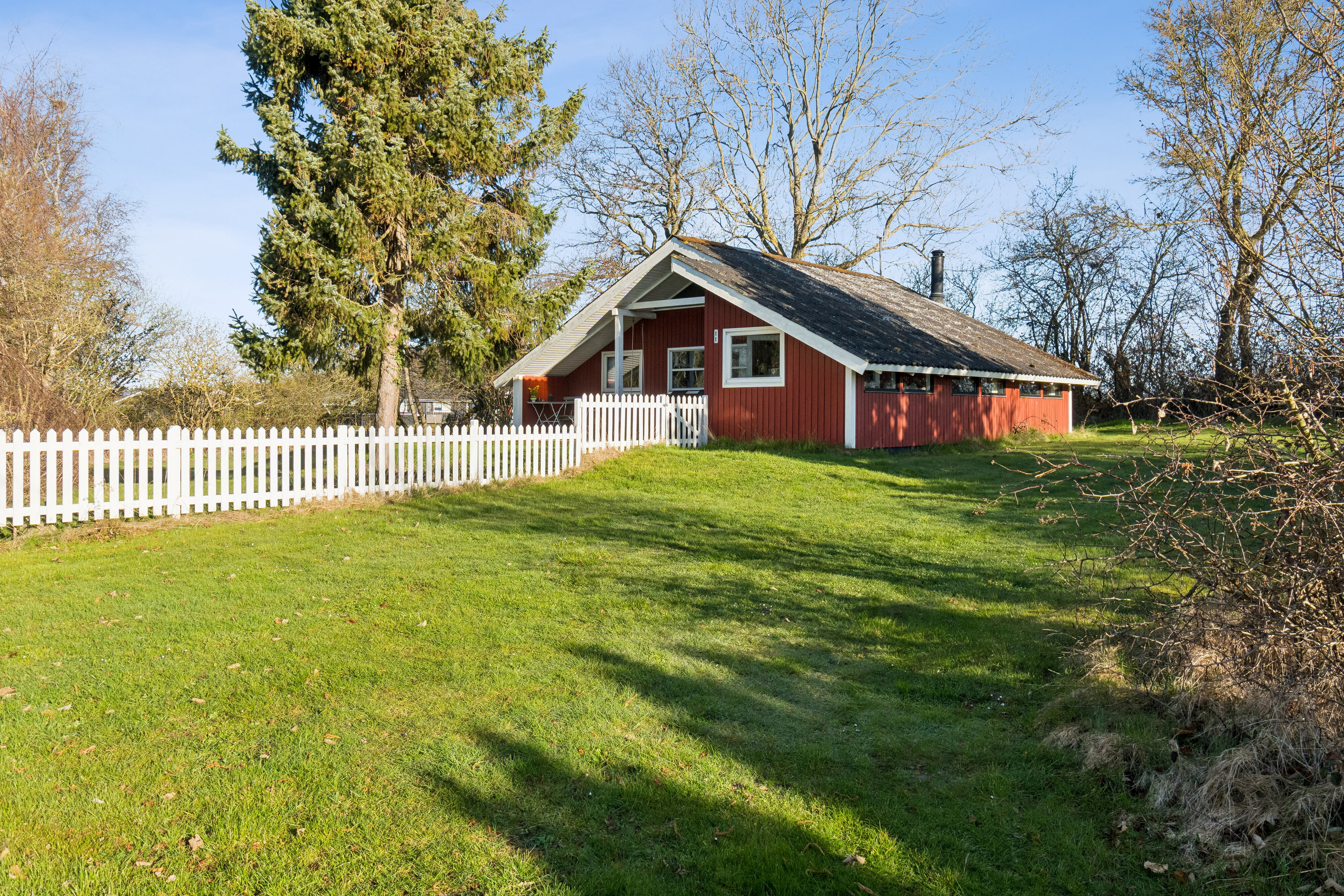 Fremhævet set fra haven billede i fuldskærmstilstand. Billede af Banken 11, Spodsbj Drej, 5900 Rudkøbing