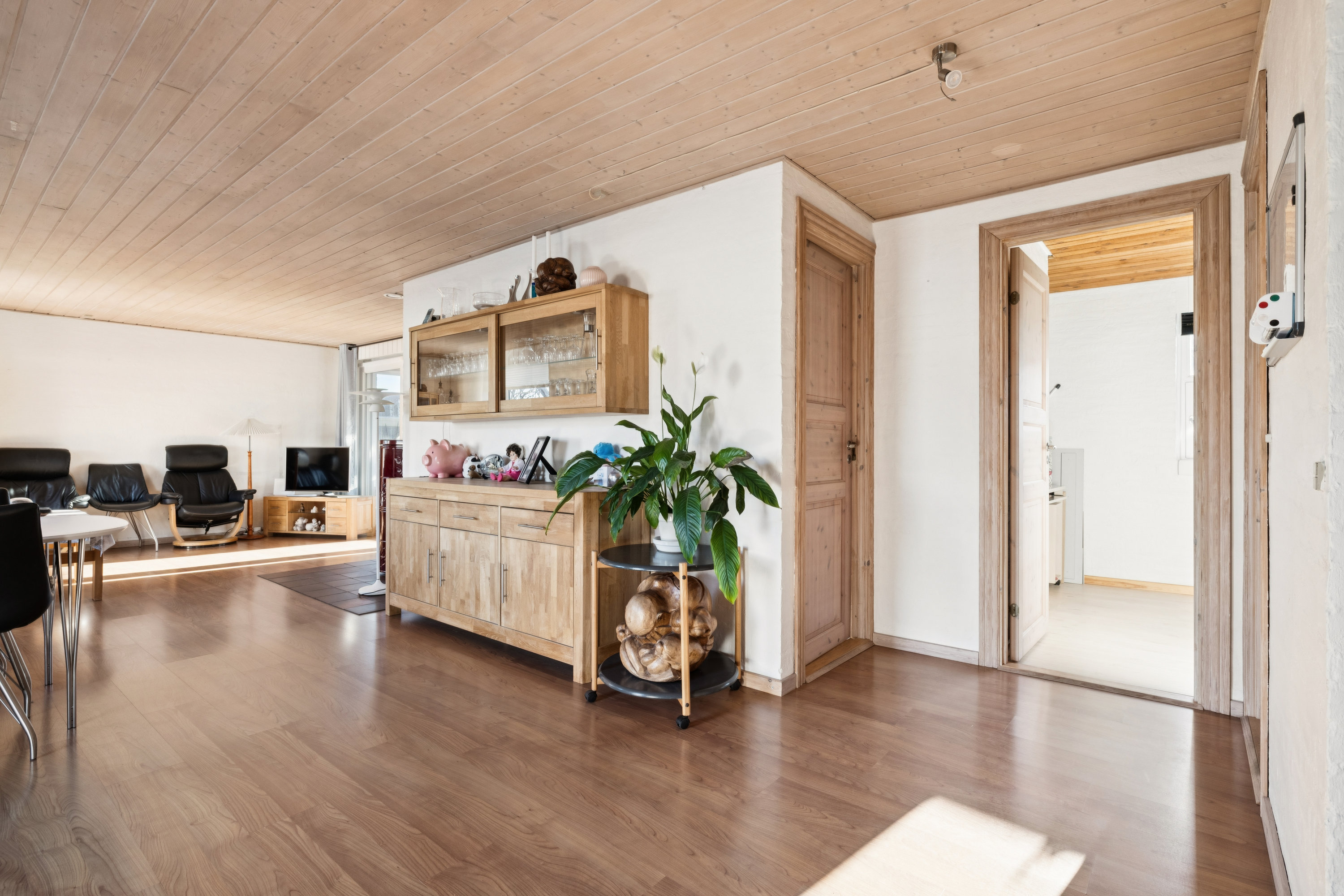 Fremhævet stue billede i fuldskærmstilstand. Billede af Fægangsvej 8, Bønnerup Strand, 8585 Glesborg