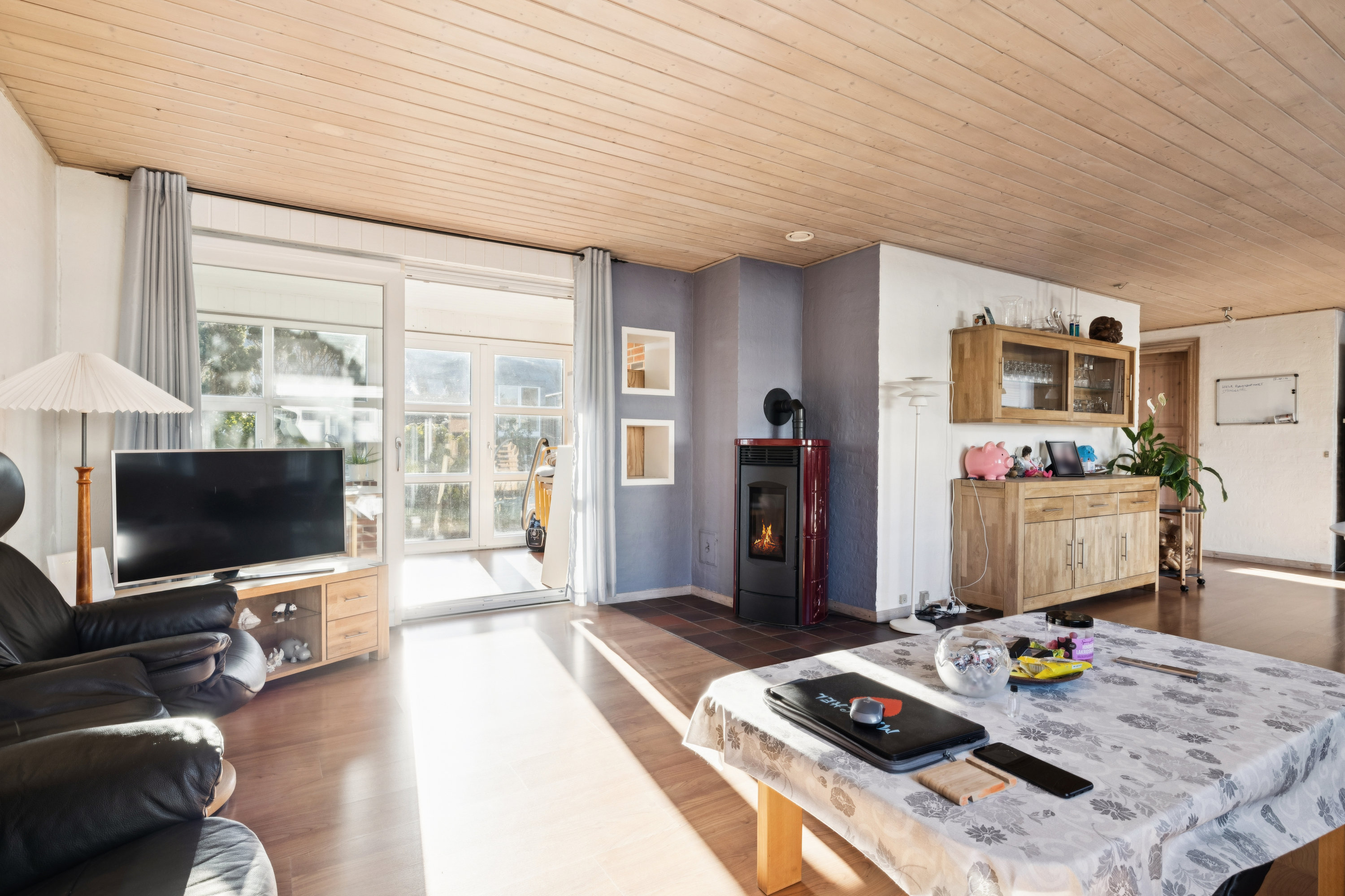 Fremhævet stue billede i fuldskærmstilstand. Billede af Fægangsvej 8, Bønnerup Strand, 8585 Glesborg