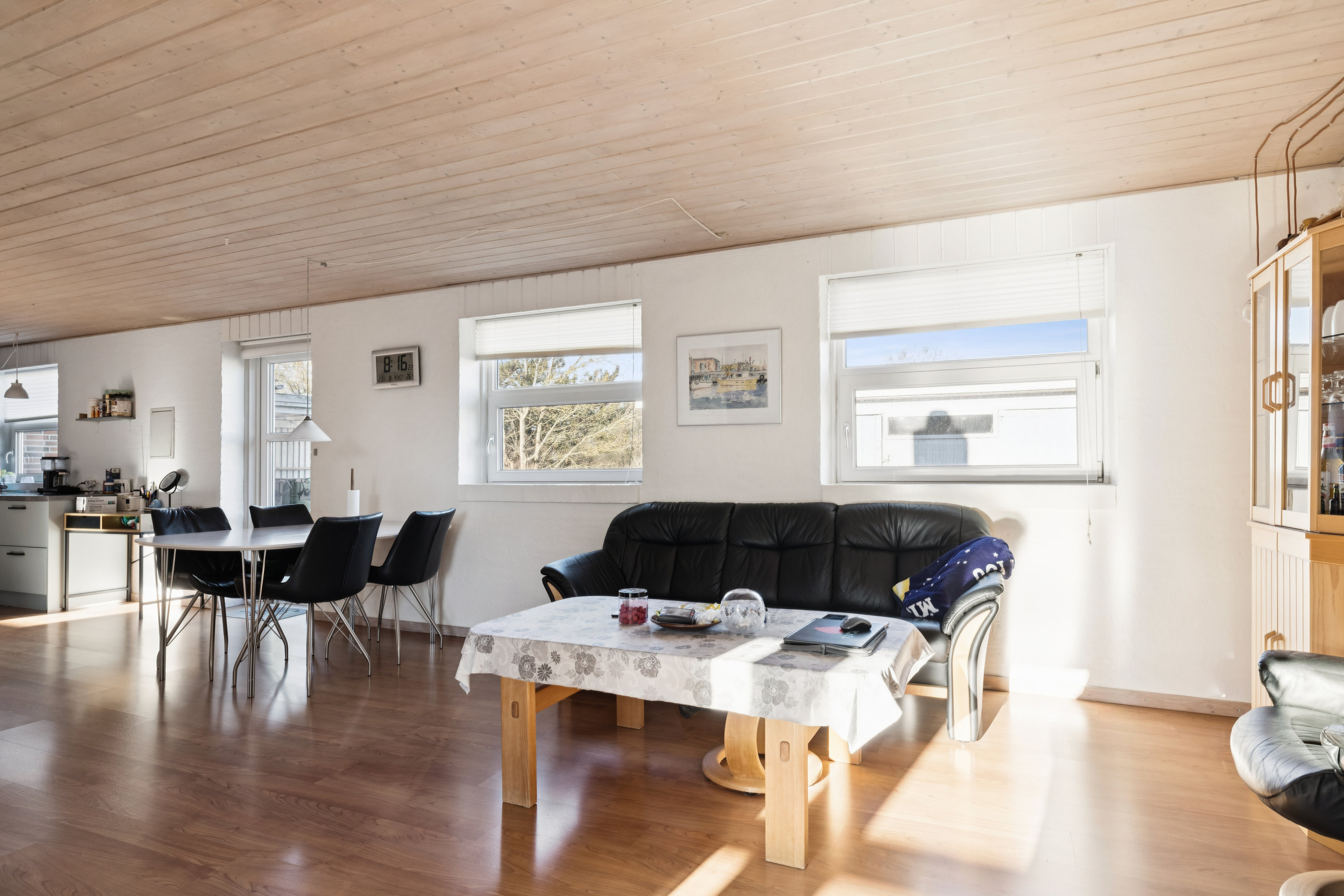 Fremhævet stue billede i fuldskærmstilstand. Billede af Fægangsvej 8, Bønnerup Strand, 8585 Glesborg