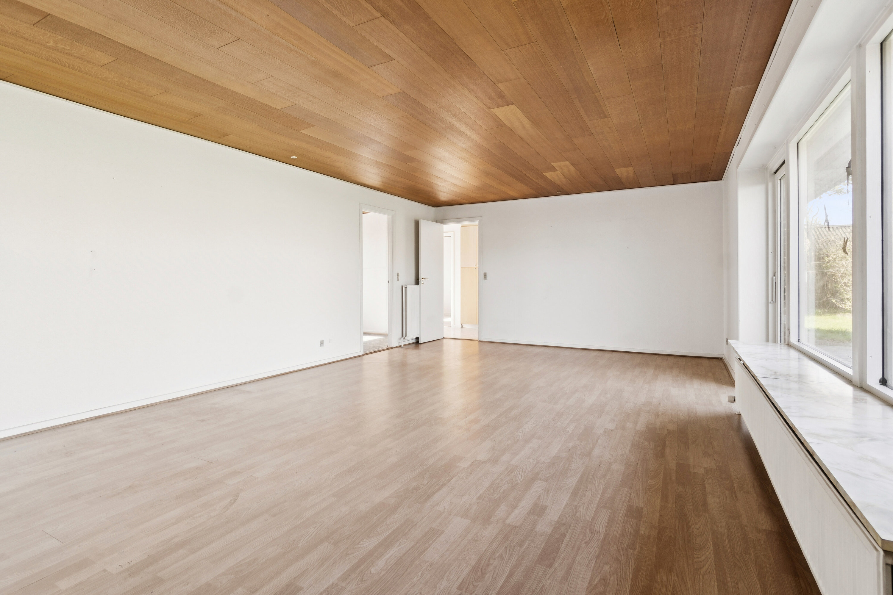 Fremhævet stue billede i fuldskærmstilstand. Billede af Svinget 7, Koldby, 7752 Snedsted