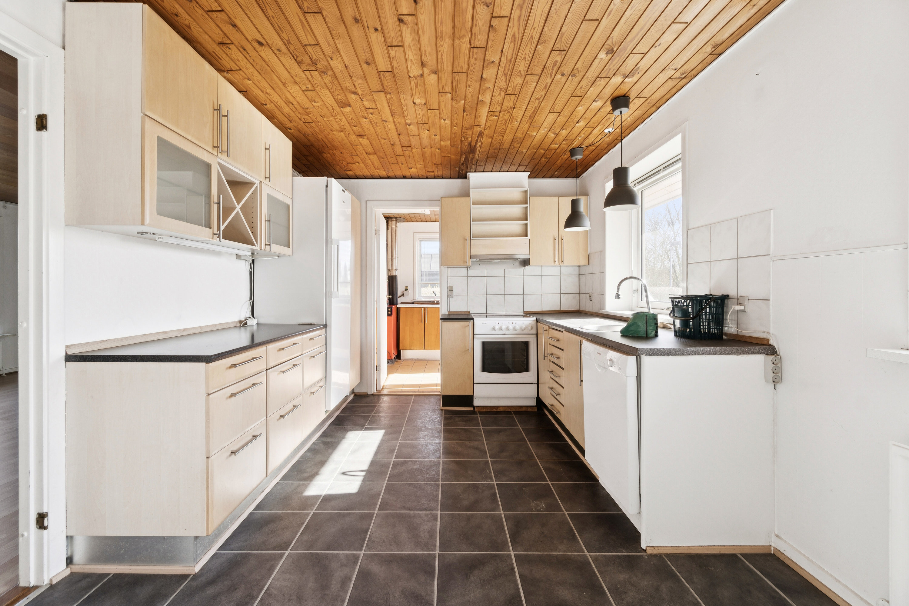 Fremhævet køkken billede i fuldskærmstilstand. Billede af Svinget 7, Koldby, 7752 Snedsted