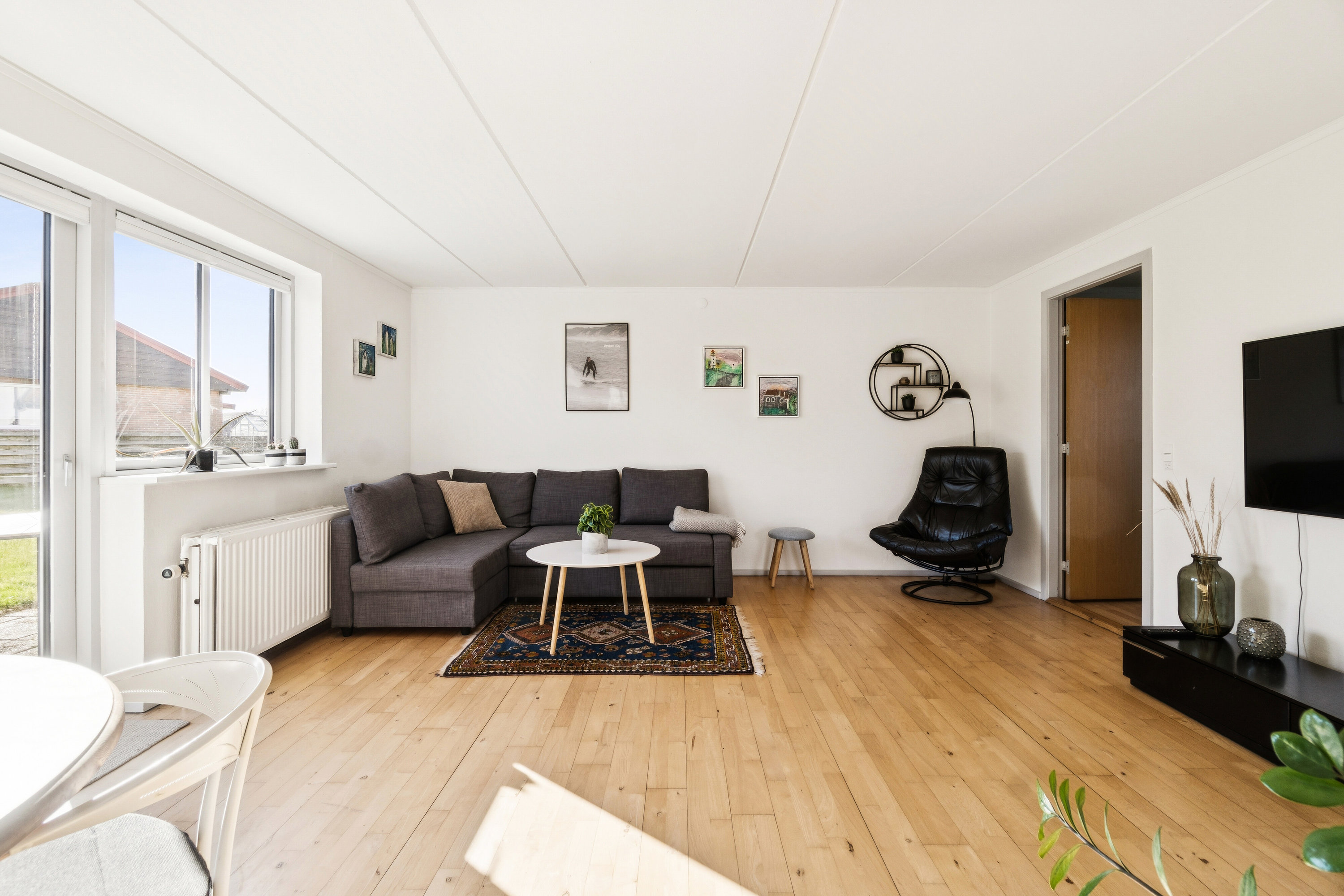 Fremhævet stue billede i fuldskærmstilstand. Billede af Anemonevænget 11, 7730 Hanstholm