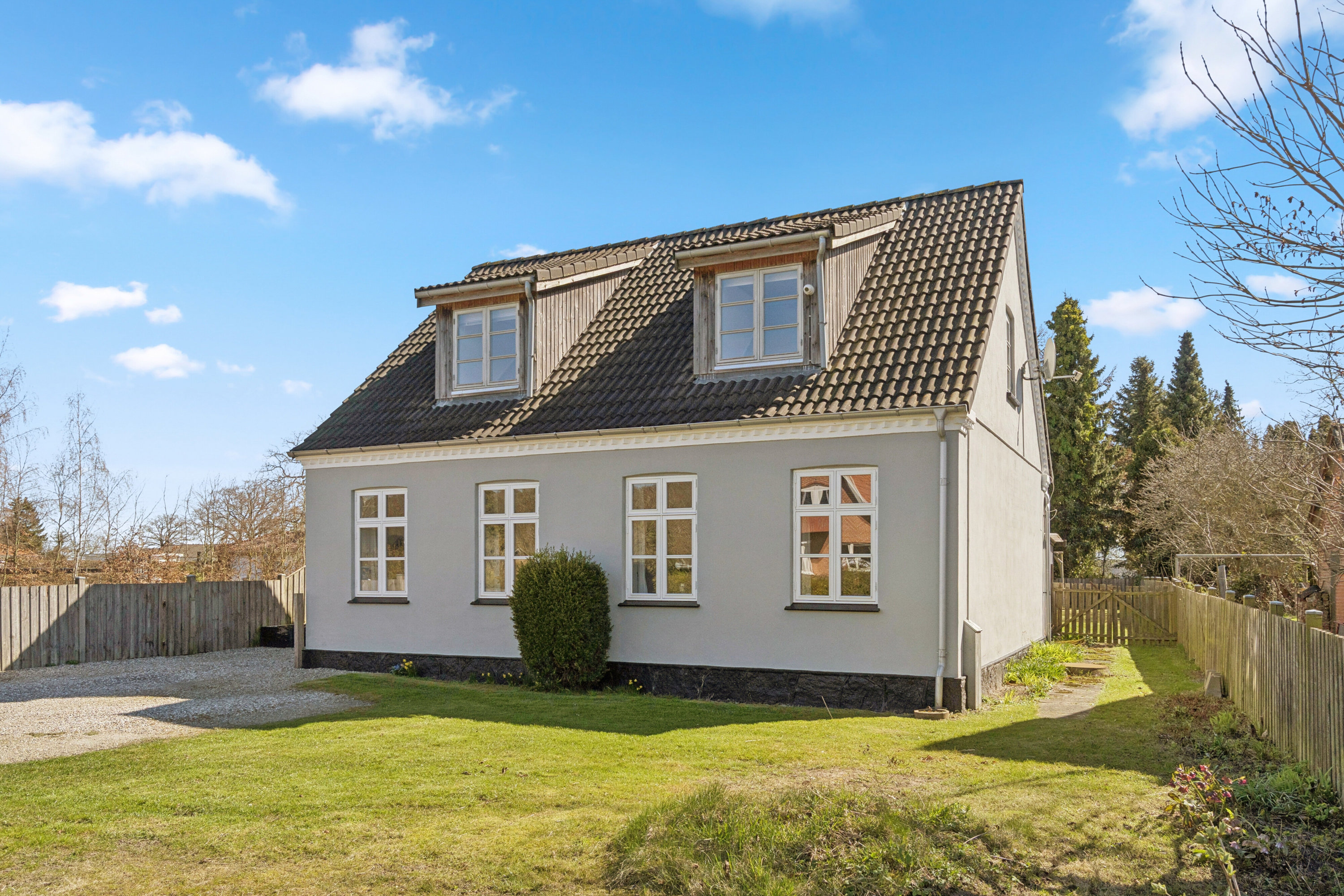 Fremhævet set fra vejen billede i fuldskærmstilstand. Billede af Guldborgvej 282, Guldborg, 4862 Guldborg