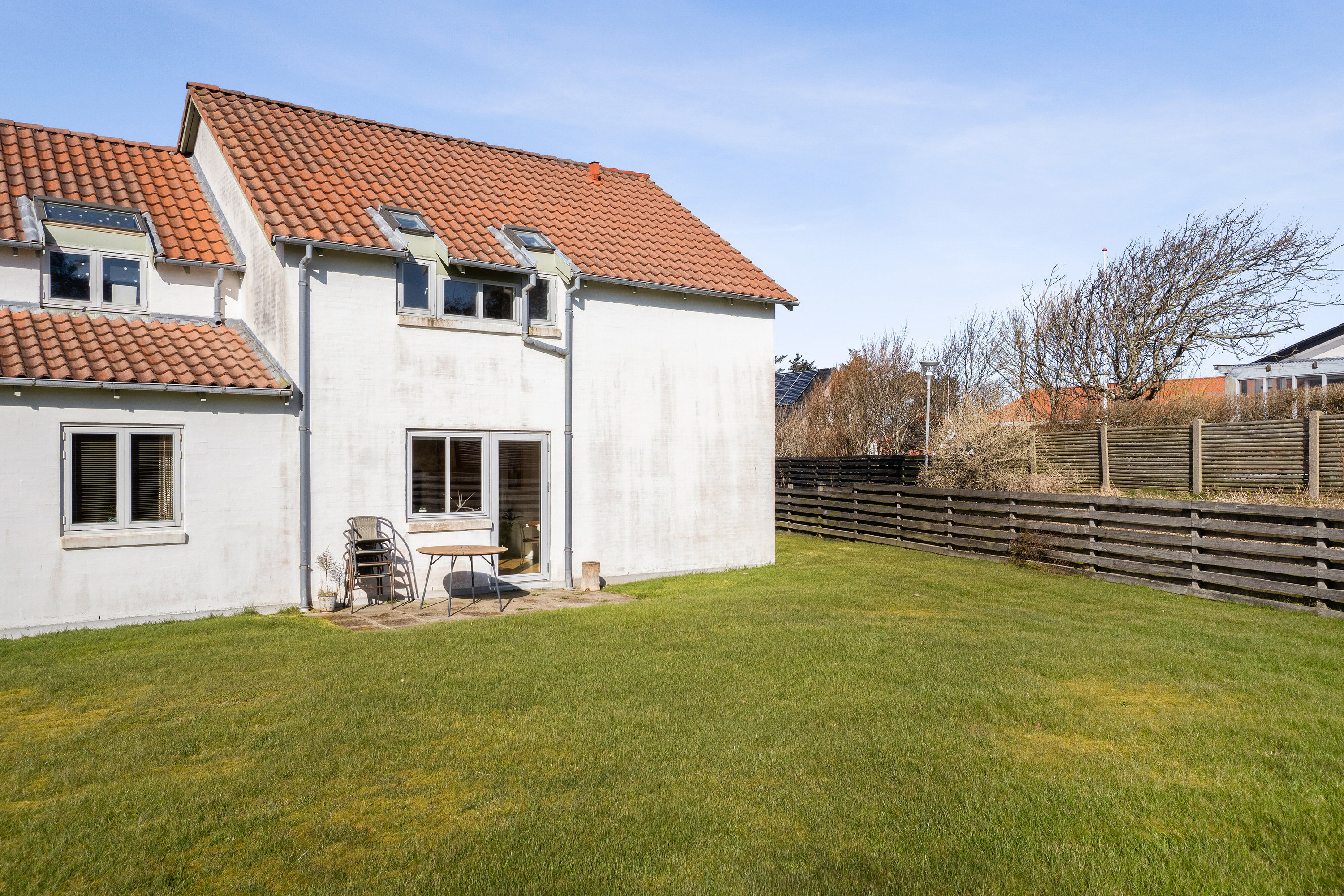 Fremhævet set fra haven billede i fuldskærmstilstand. Billede af Anemonevænget 11, 7730 Hanstholm