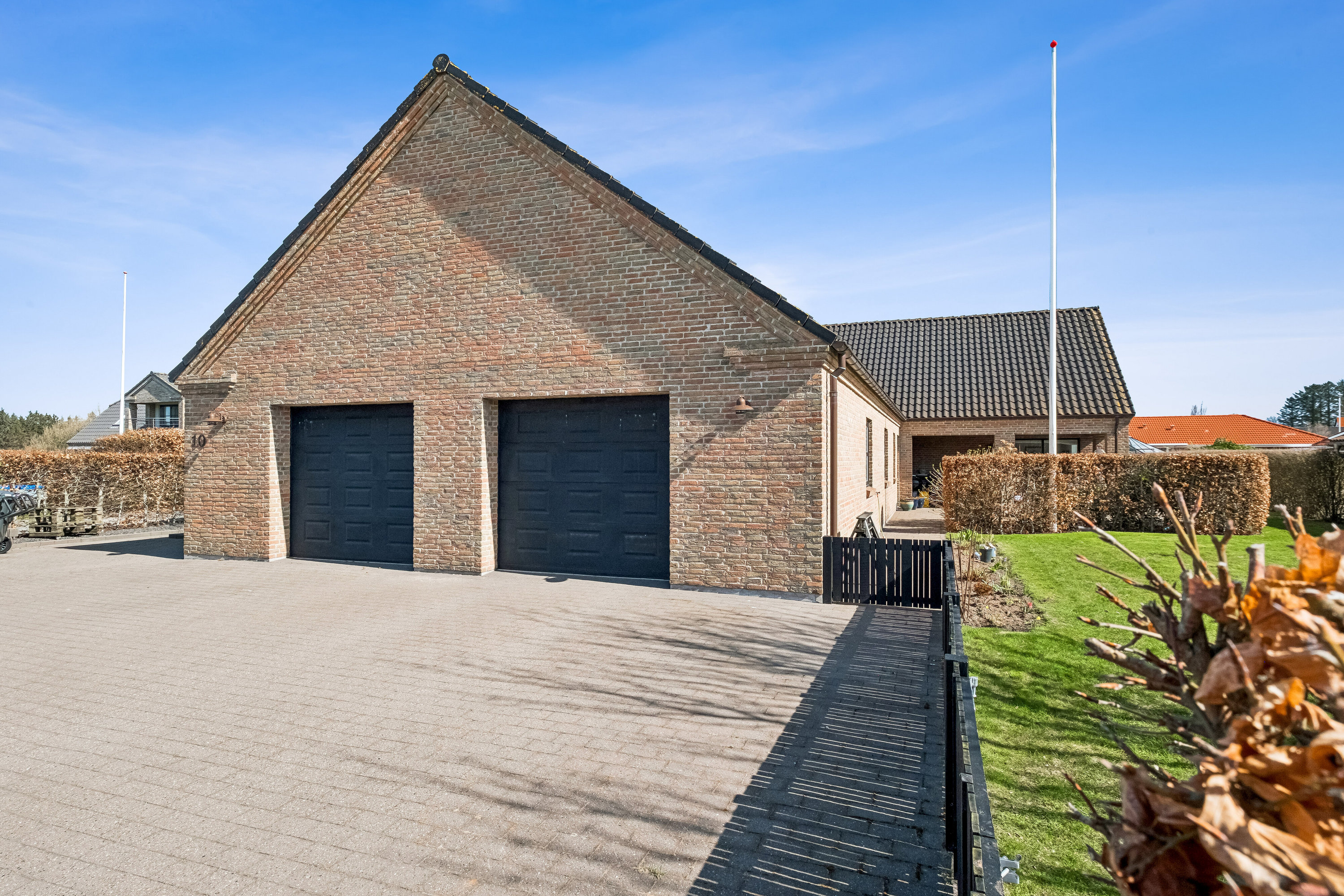 Fremhævet set fra vejen billede i fuldskærmstilstand. Billede af Digevænget 10, Bjergby, 9800 Hjørring