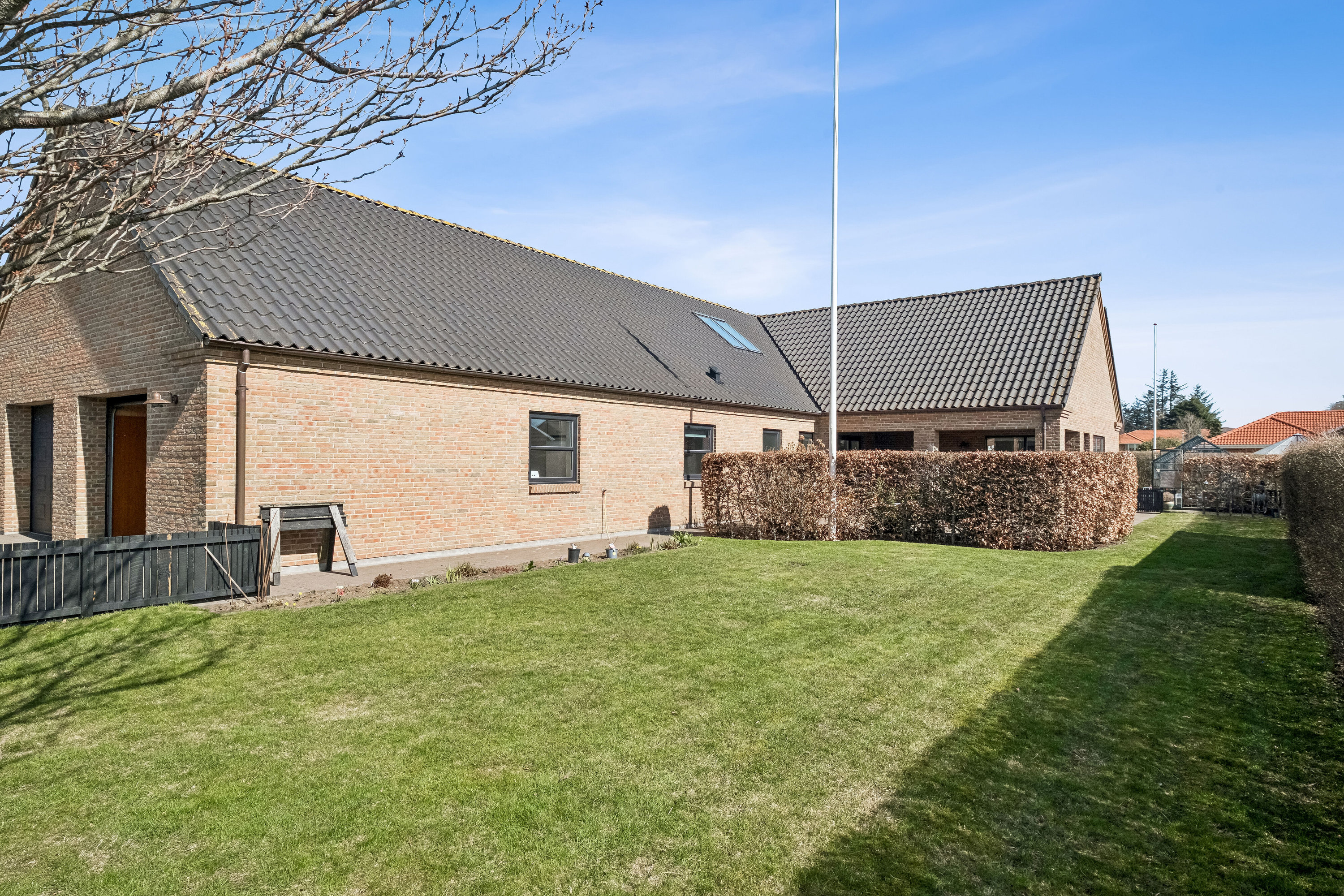 Fremhævet set fra haven billede i fuldskærmstilstand. Billede af Digevænget 10, Bjergby, 9800 Hjørring