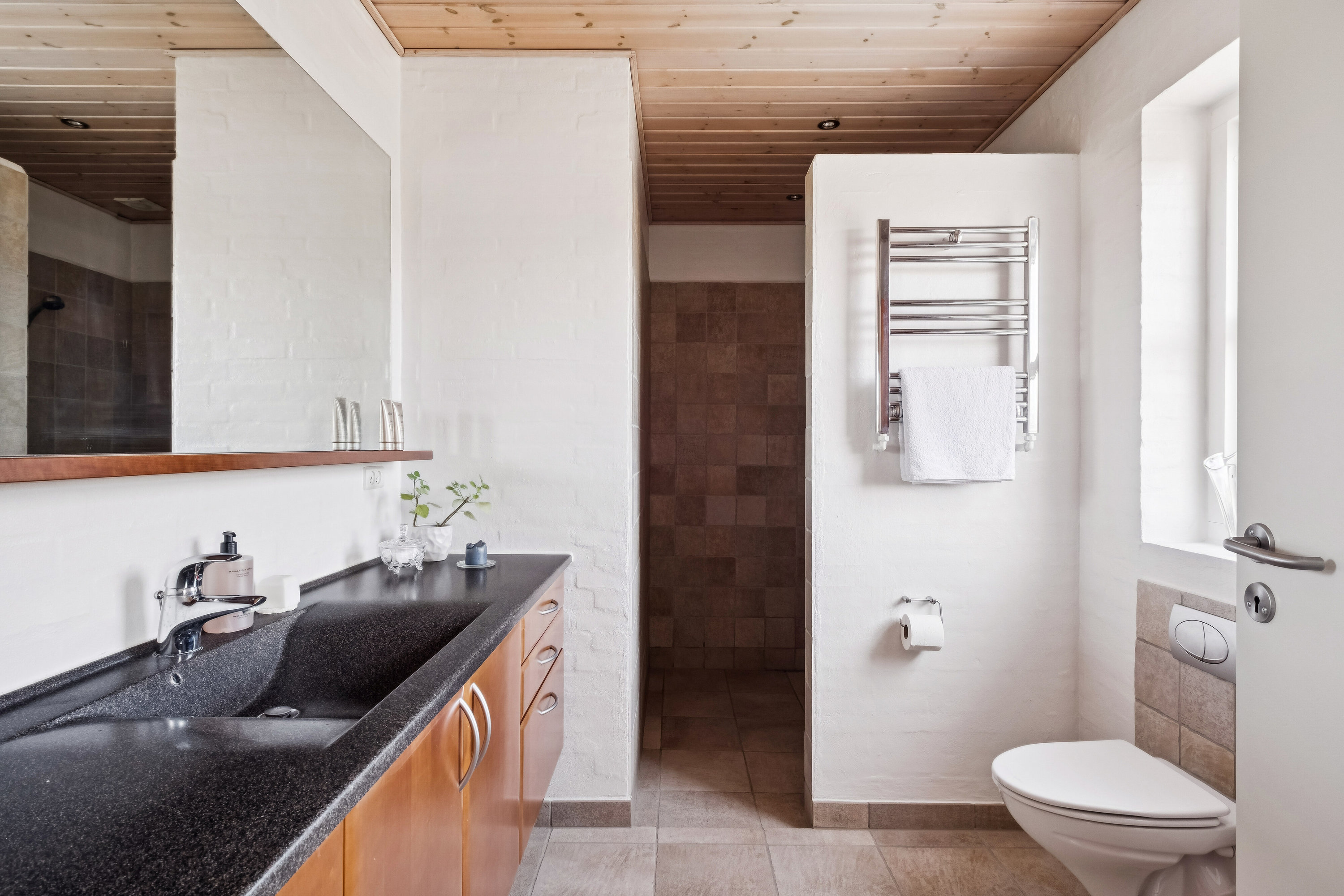 Fremhævet køkken billede i fuldskærmstilstand. Billede af Digevænget 10, Bjergby, 9800 Hjørring