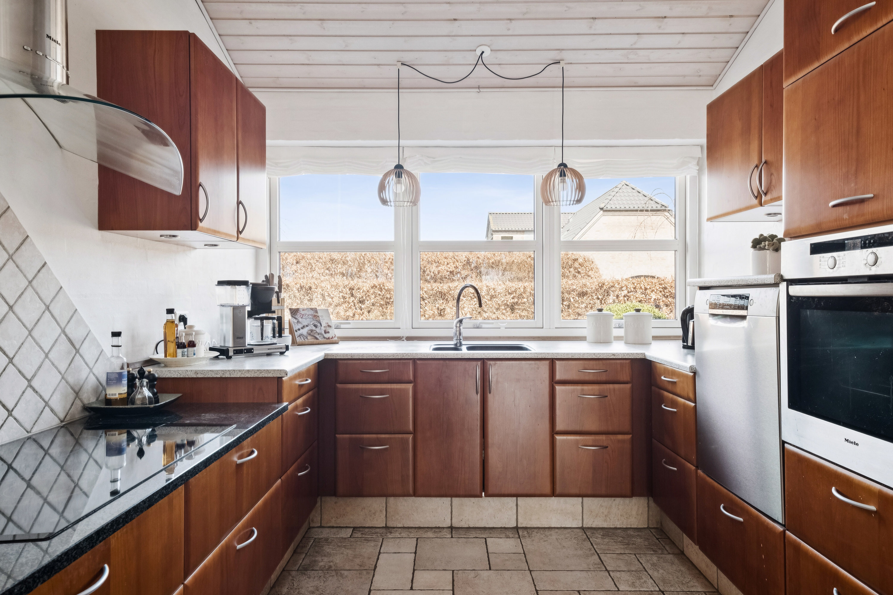 Fremhævet køkken billede i fuldskærmstilstand. Billede af Digevænget 10, Bjergby, 9800 Hjørring