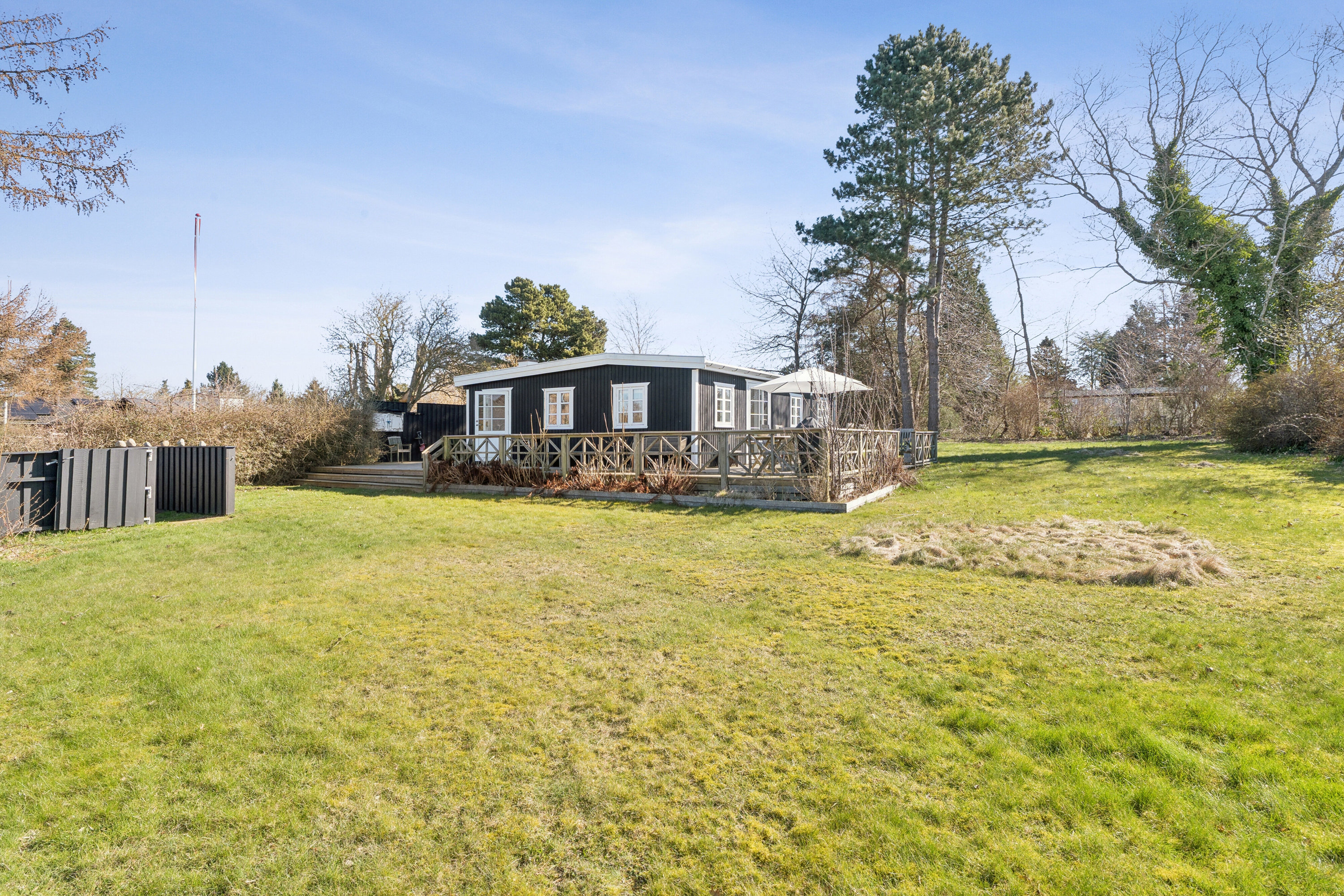 Fremhævet set fra vejen billede i fuldskærmstilstand. Billede af Spurvevej 21, 3100 Hornbæk