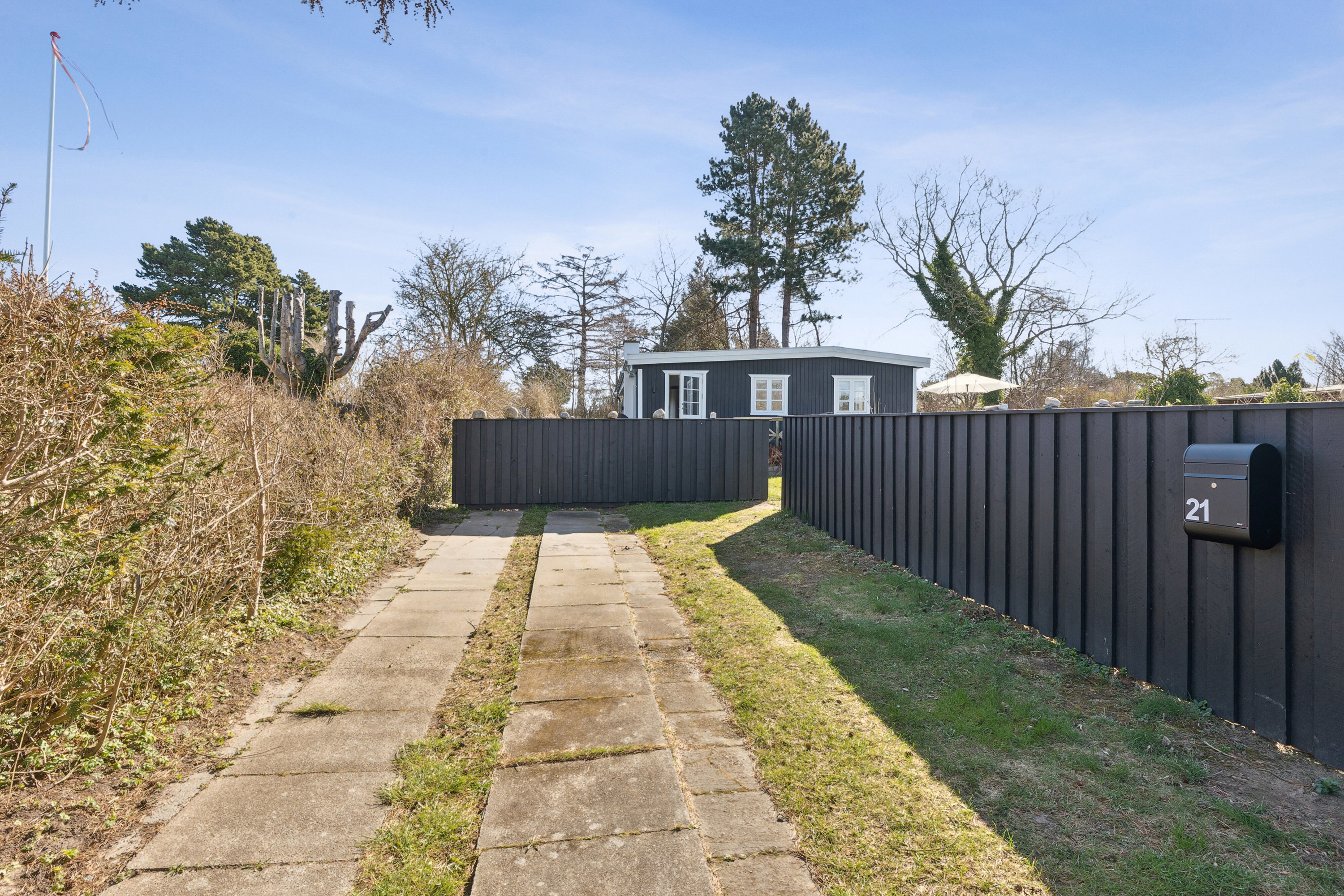 Fremhævet udendørs billede i fuldskærmstilstand. Billede af Spurvevej 21, 3100 Hornbæk