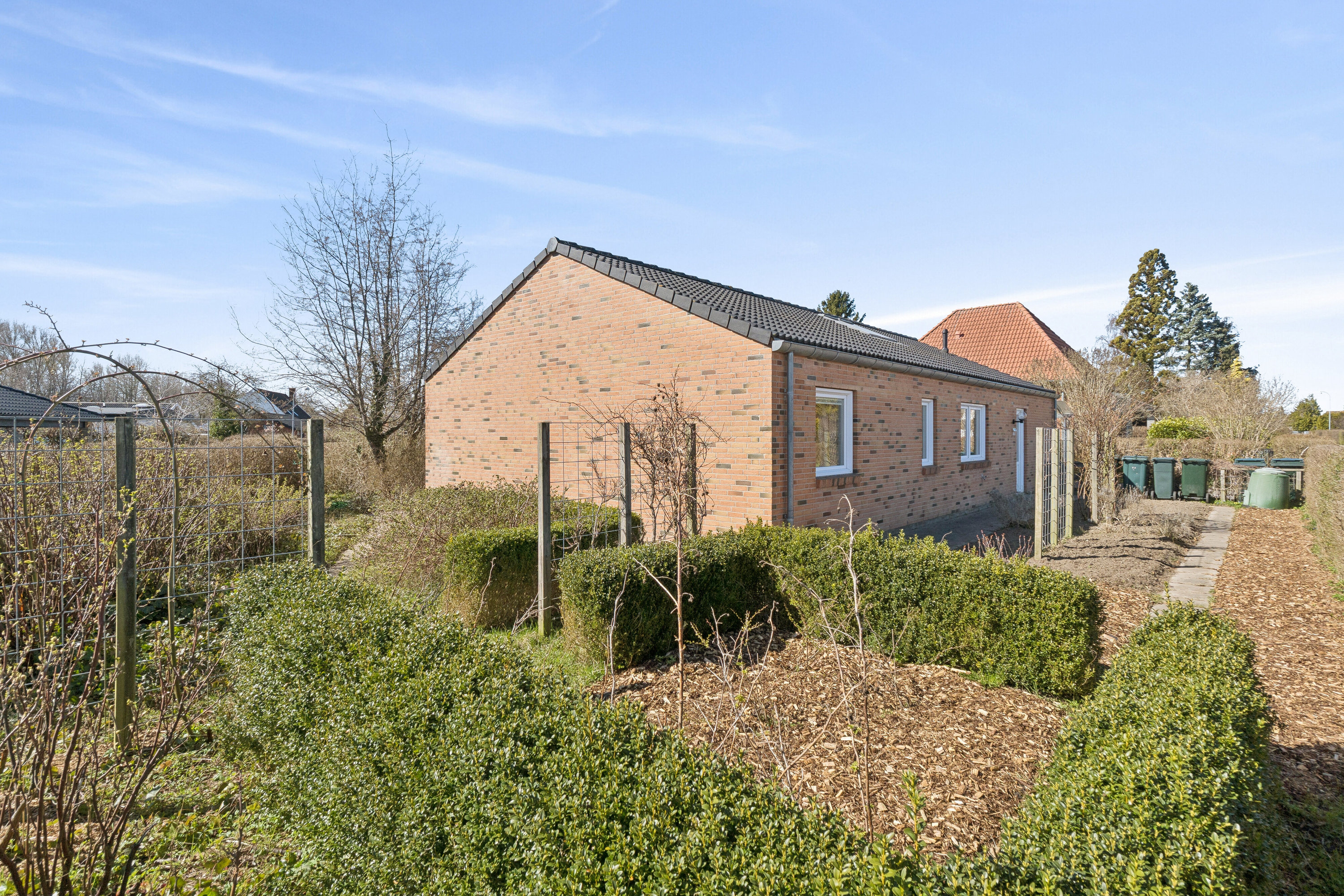 Fremhævet set fra haven billede i fuldskærmstilstand. Billede af Folemarksvej 74, 2605 Brøndby