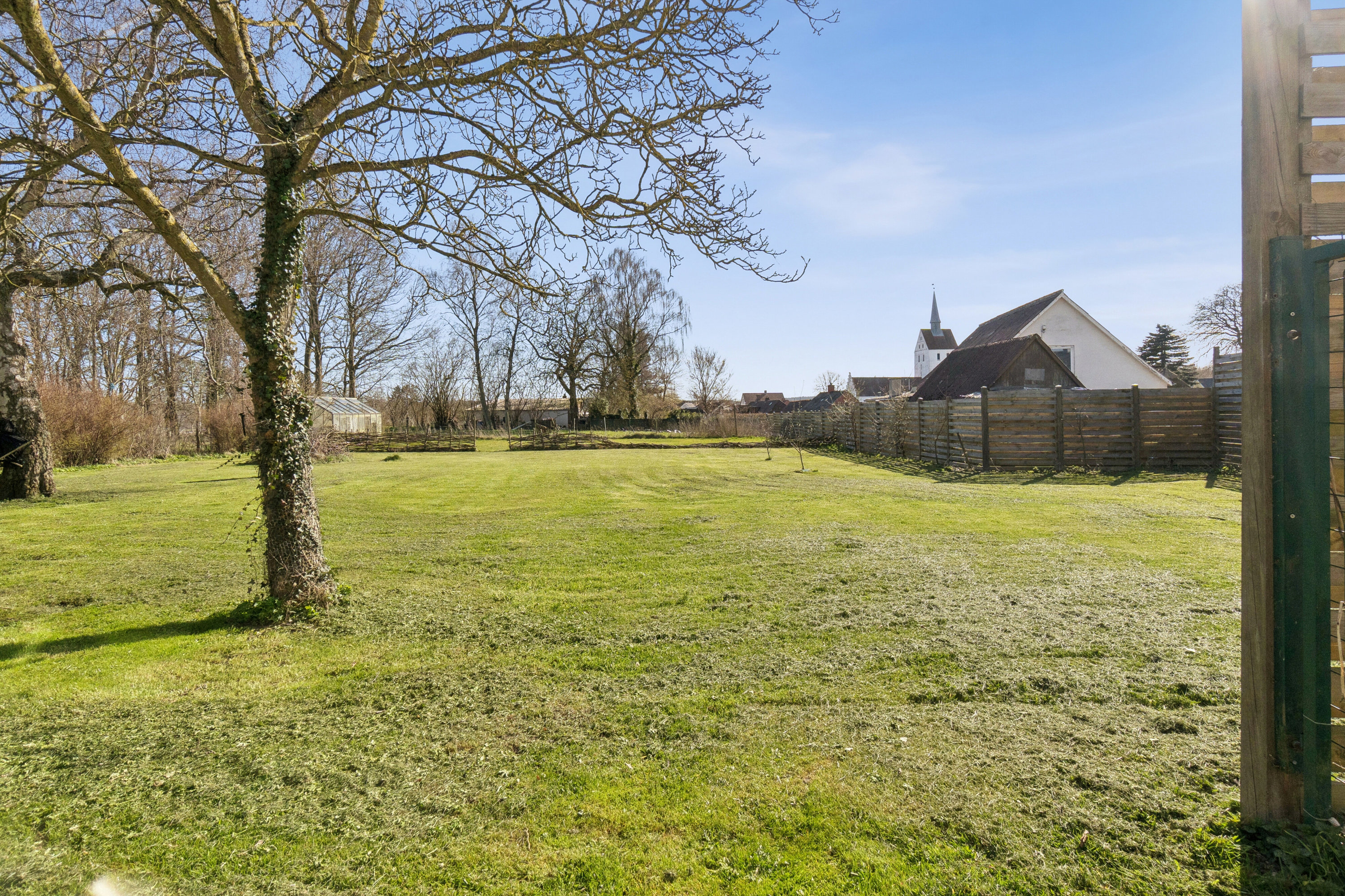 Fremhævet set fra haven billede i fuldskærmstilstand. Billede af Svendborgvej 55, Svindinge, 5853 Ørbæk