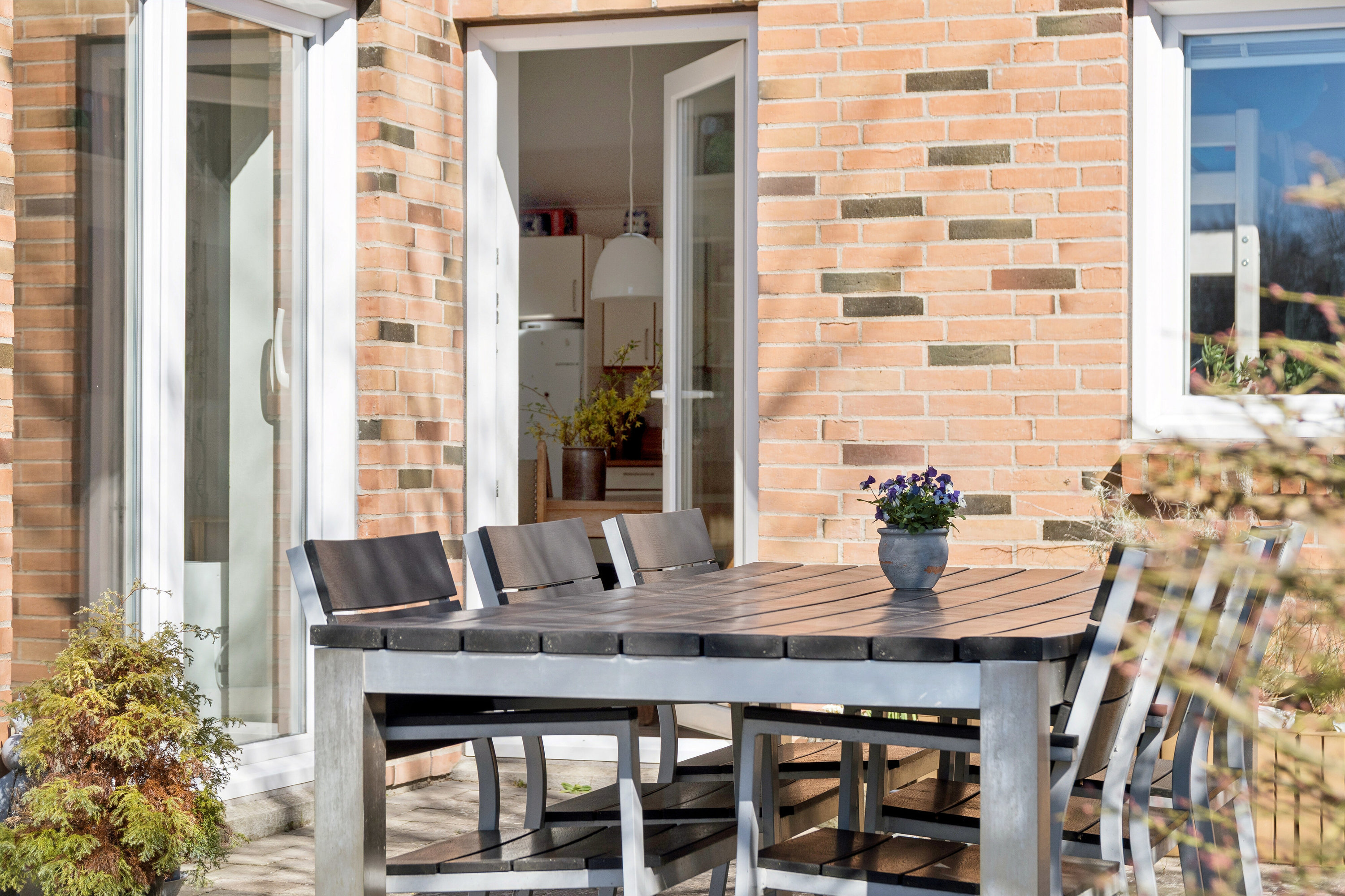 Fremhævet terrasse billede i fuldskærmstilstand. Billede af Folemarksvej 74, 2605 Brøndby