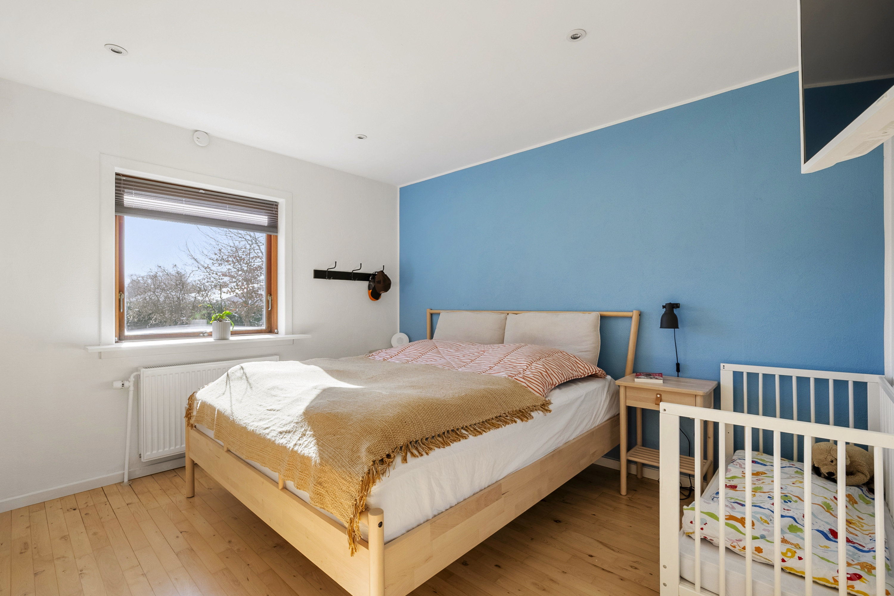 Fremhævet soveværelse billede i fuldskærmstilstand. Billede af Engsvinget 11, Bellinge, 5250 Odense SV