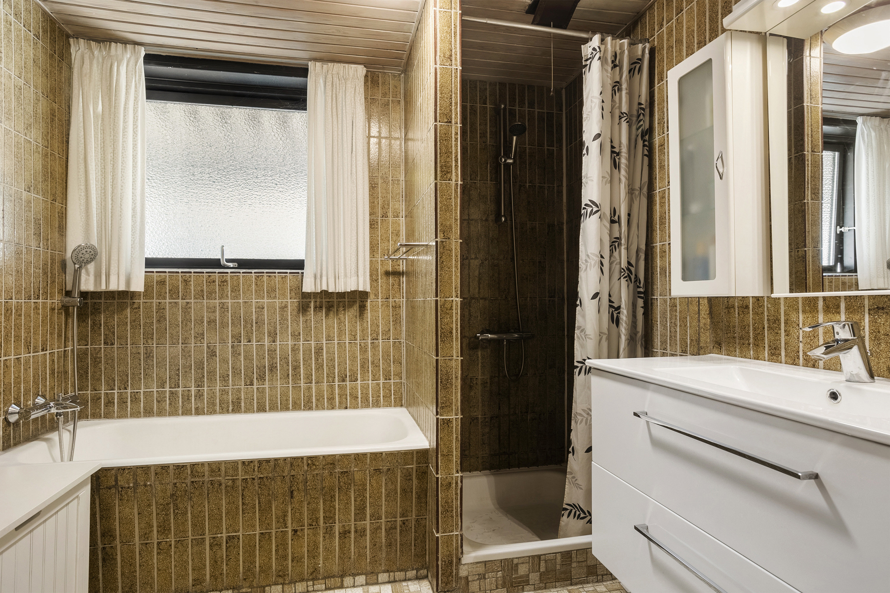 Fremhævet badeværelse billede i fuldskærmstilstand. Billede af Lyrevej 6, 6600 Vejen