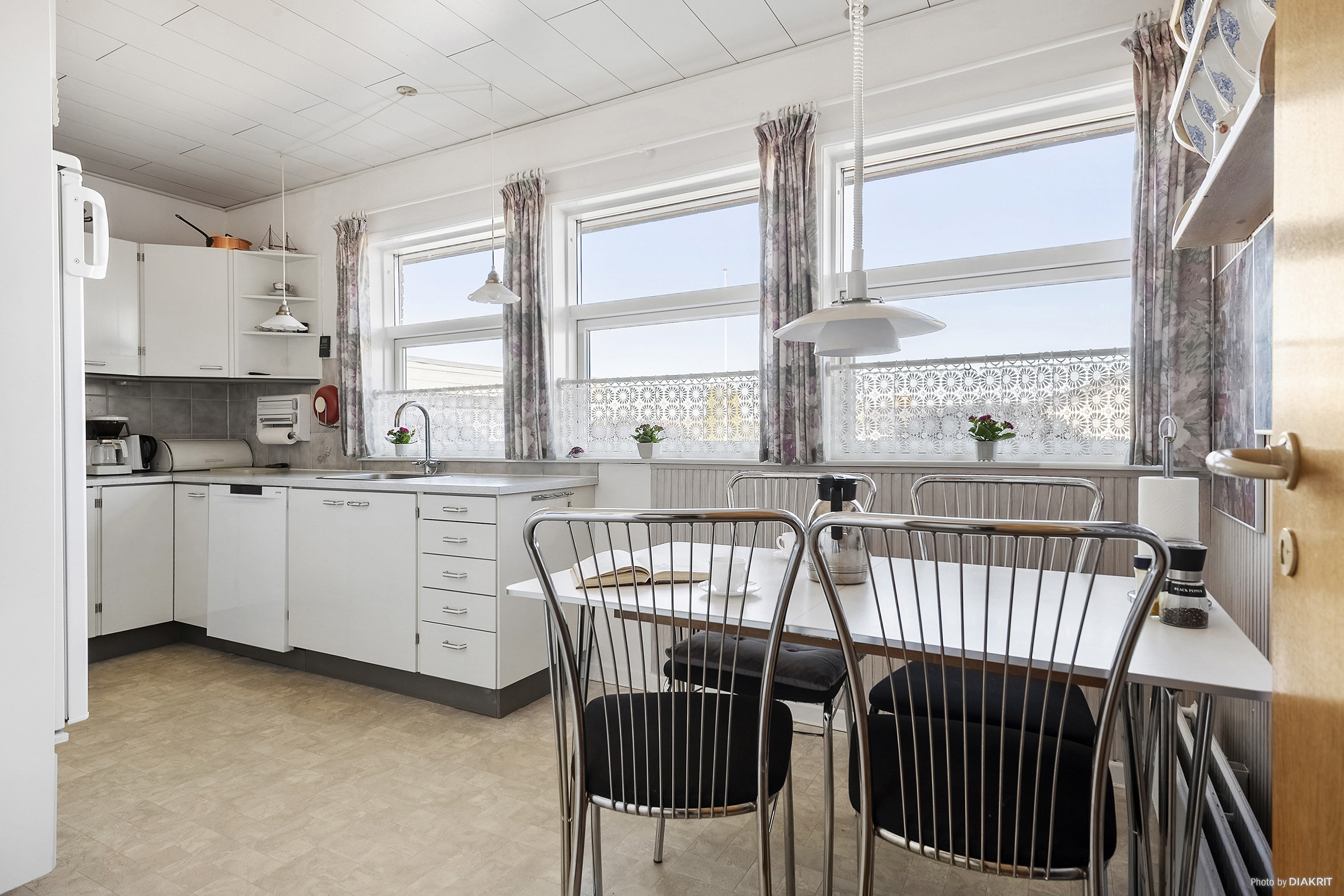 Fremhævet køkken billede i fuldskærmstilstand. Billede af Blegevej 32, 8300 Odder