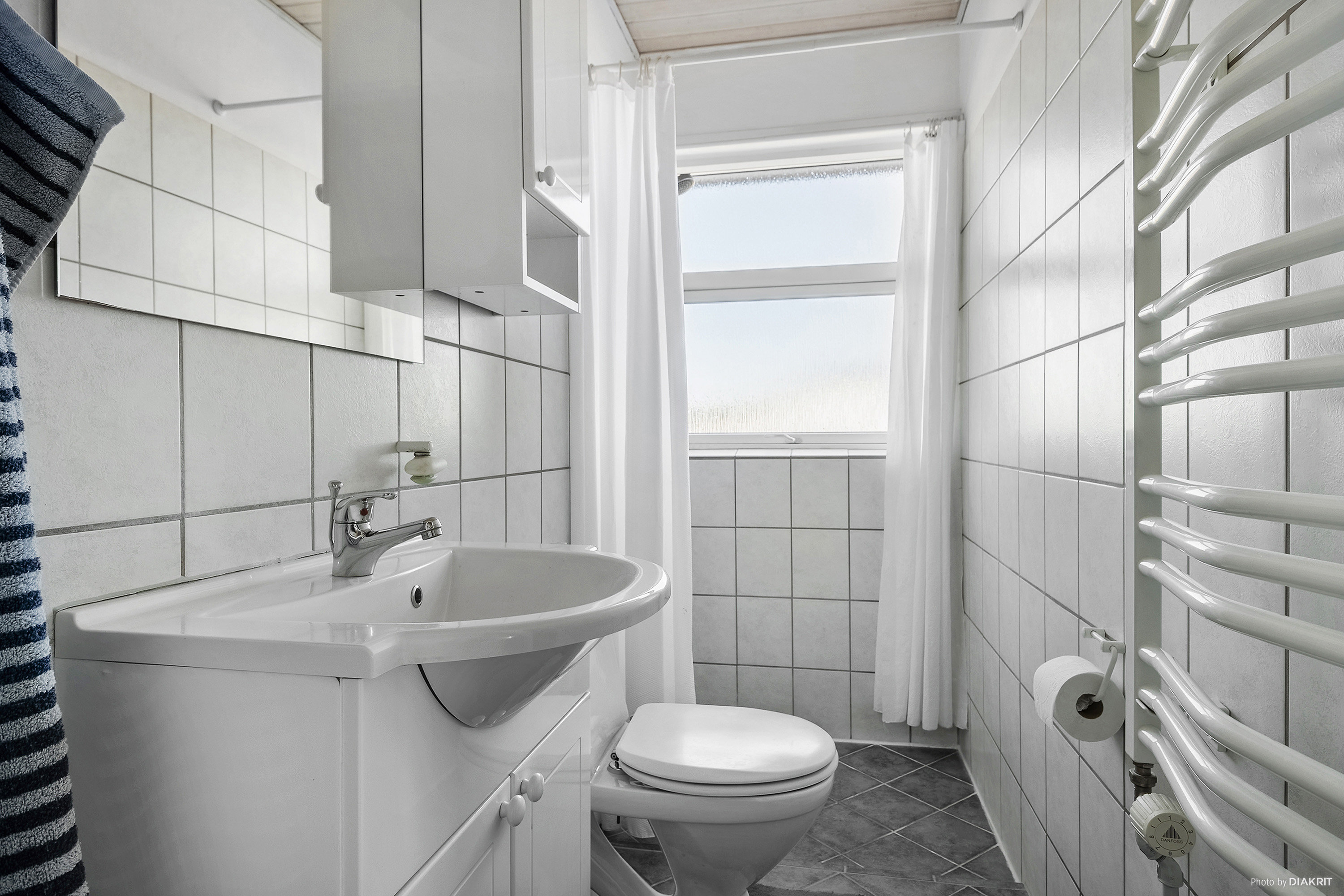 Fremhævet badeværelse billede i fuldskærmstilstand. Billede af Blegevej 32, 8300 Odder