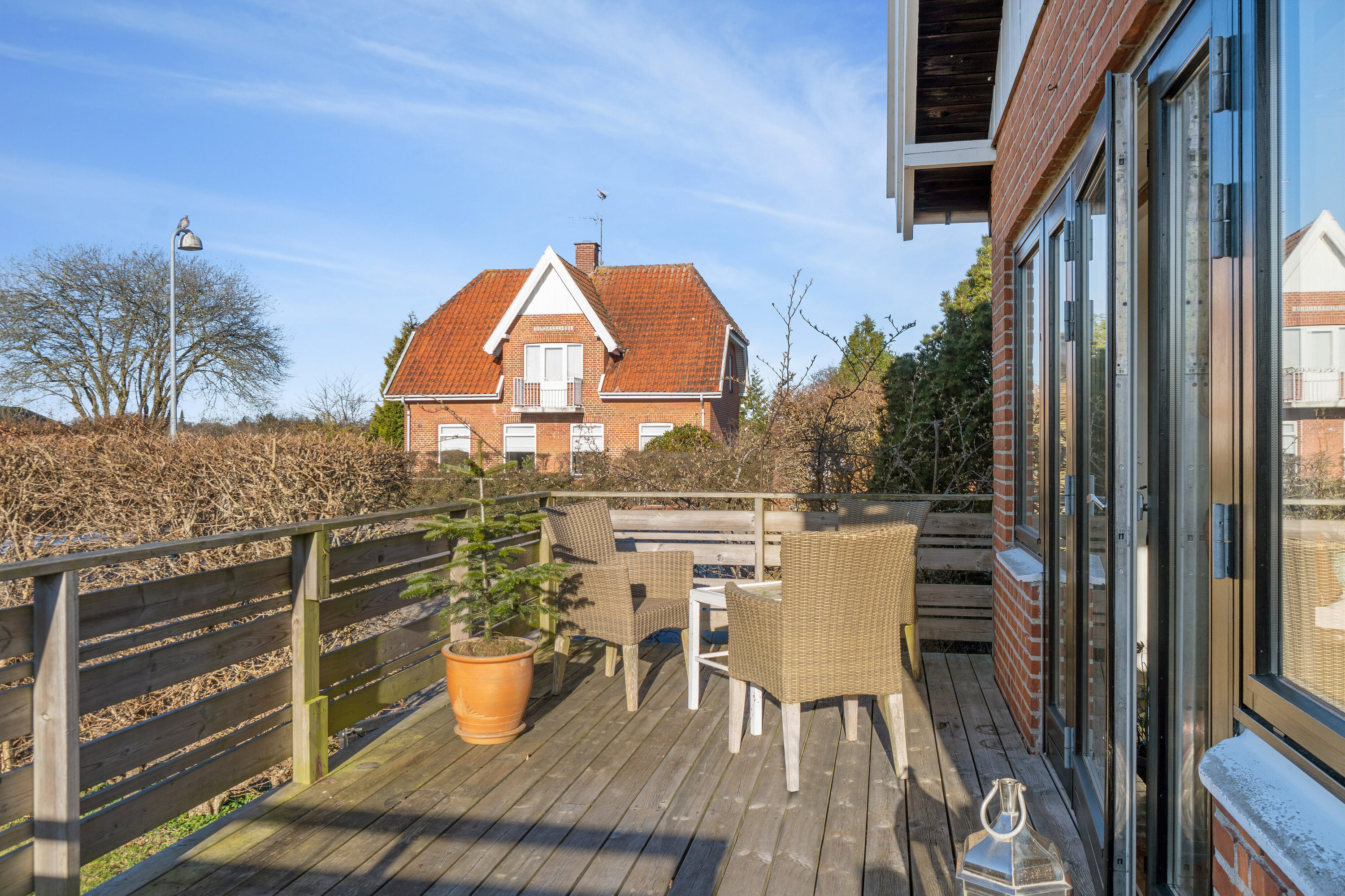 Fremhævet terrasse billede i fuldskærmstilstand. Billede af Holmegårdsvej 1A, 3100 Hornbæk